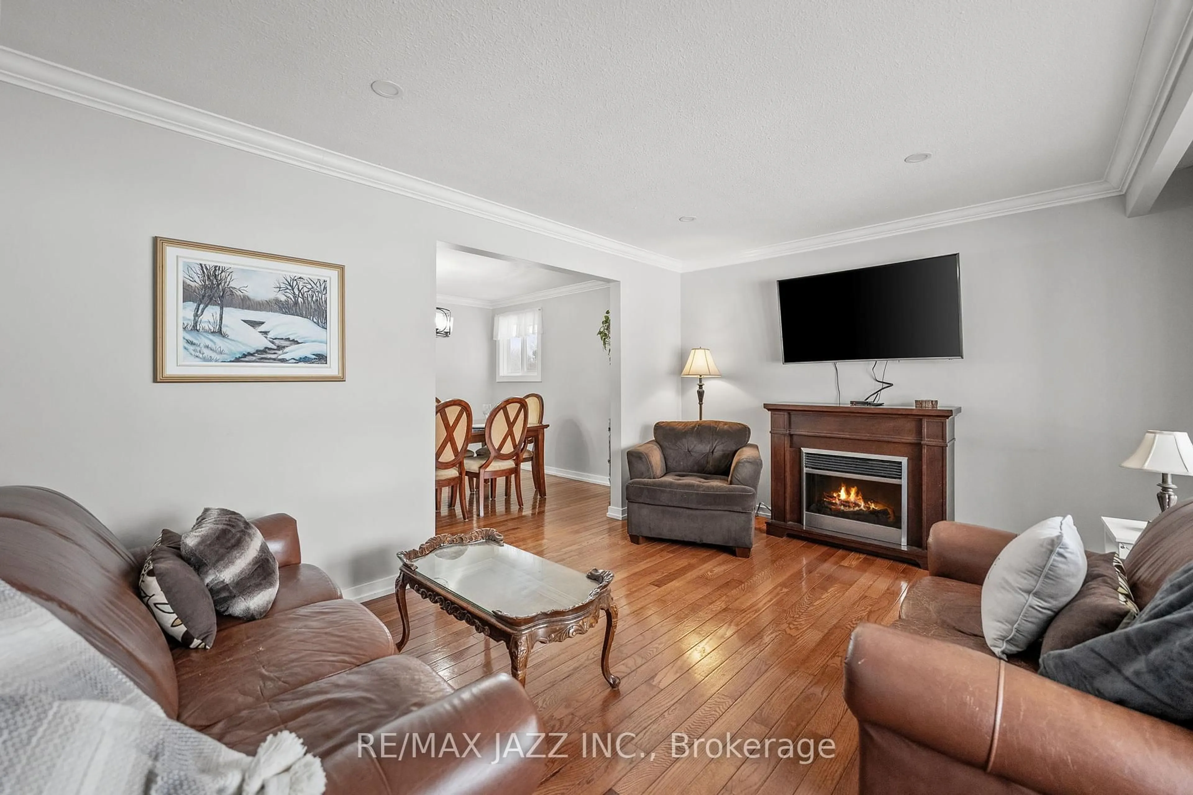 Living room with furniture, unknown for 12 Manvers Dr, Kawartha Lakes Ontario K9V 4R4