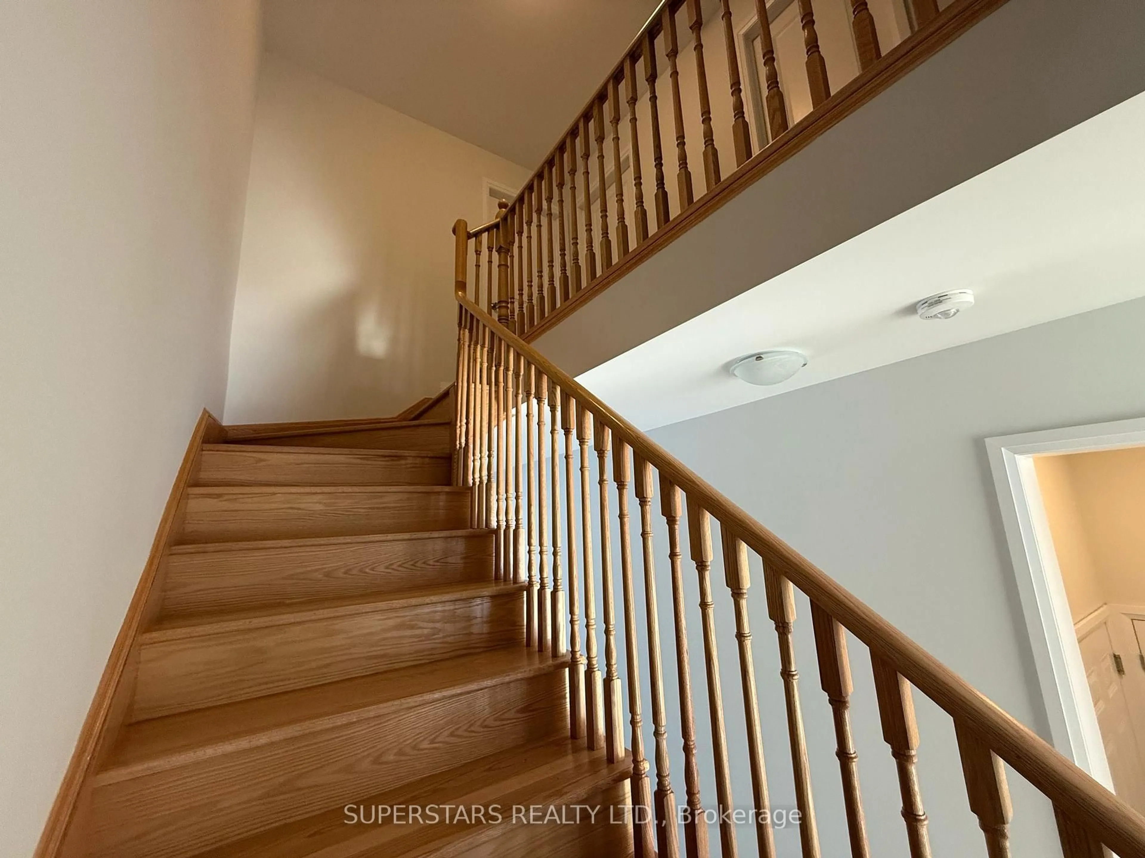 Stairs for 5 Keenan St, Kawartha Lakes Ontario K9V 6A1