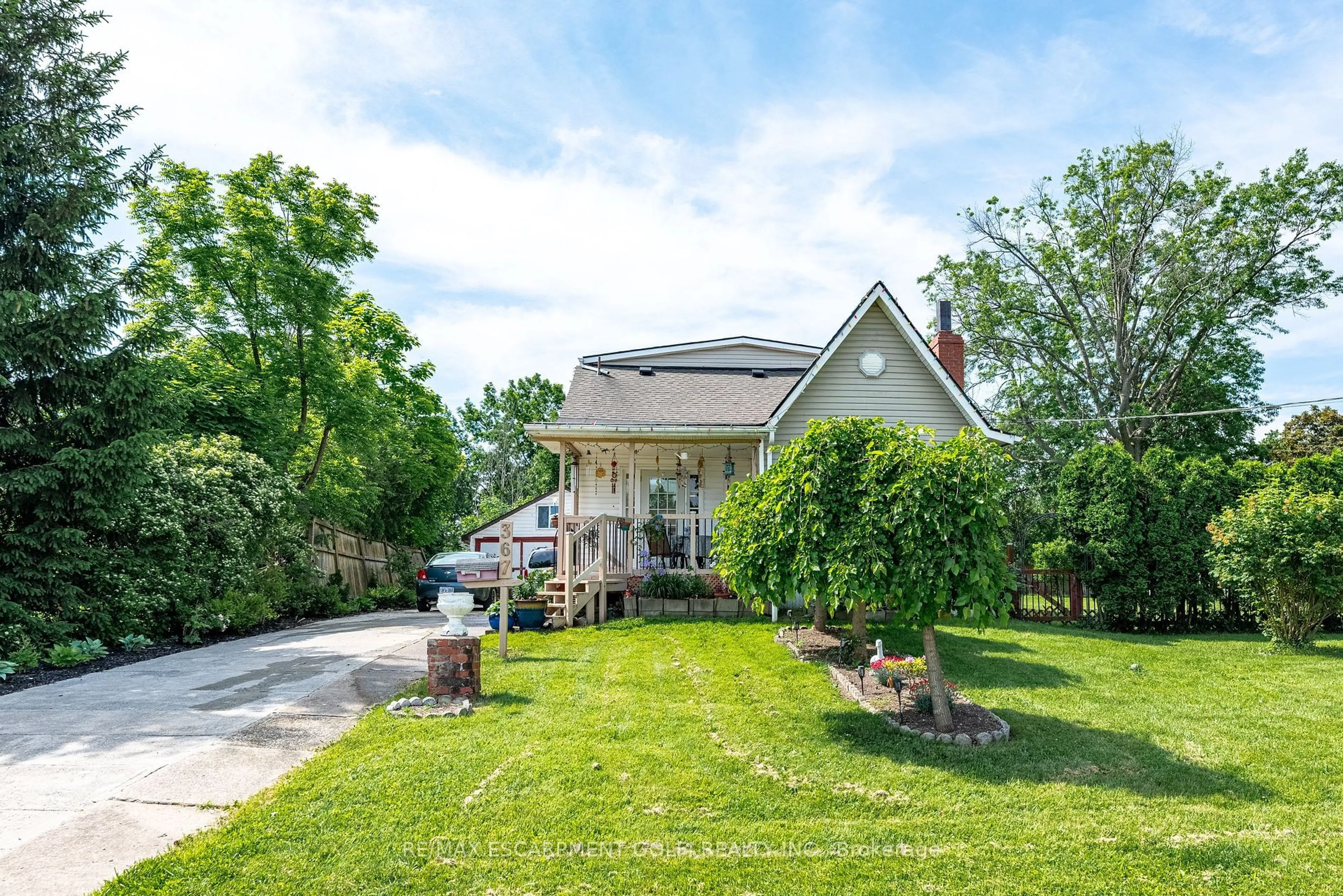 A pic from outside/outdoor area/front of a property/back of a property/a pic from drone, unknown for 367 Bowen Rd, Fort Erie Ontario L2A 2Z2