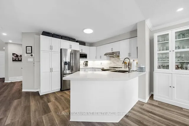 Additional property image - 104 FOXBOROUGH Dr