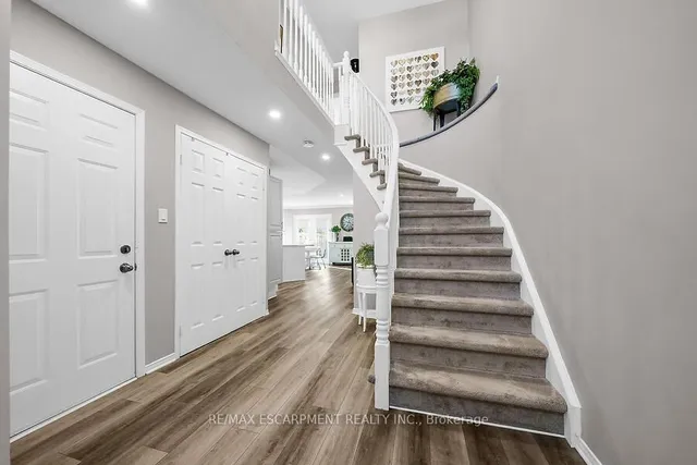 Additional property image - 104 FOXBOROUGH Dr
