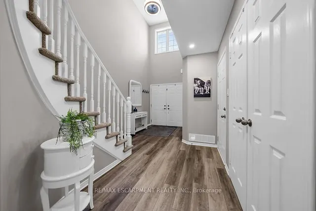 Additional property image - 104 FOXBOROUGH Dr