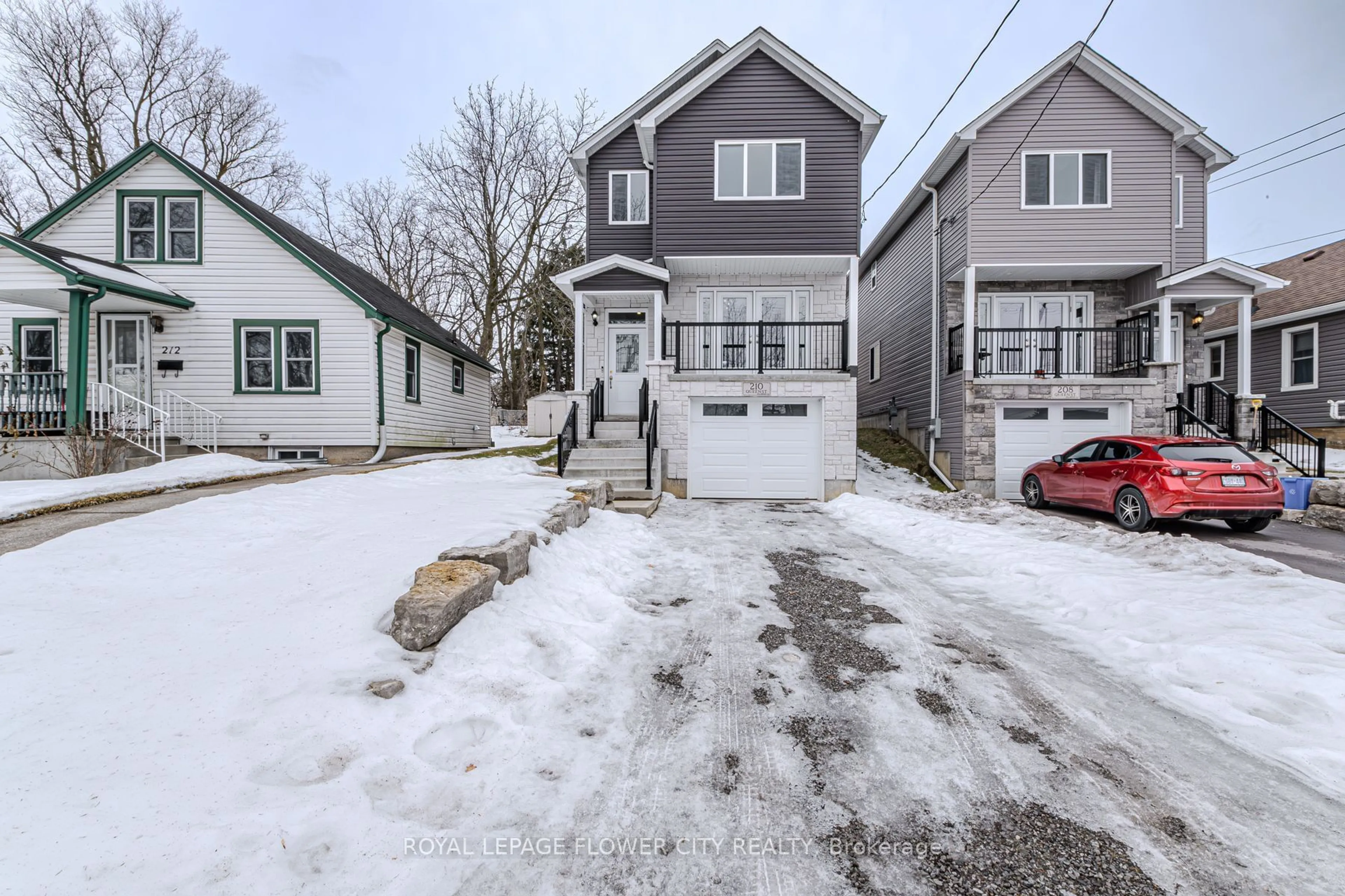 A pic from outside/outdoor area/front of a property/back of a property/a pic from drone, street for 210 Queen St, Norfolk Ontario N3Y 3C8