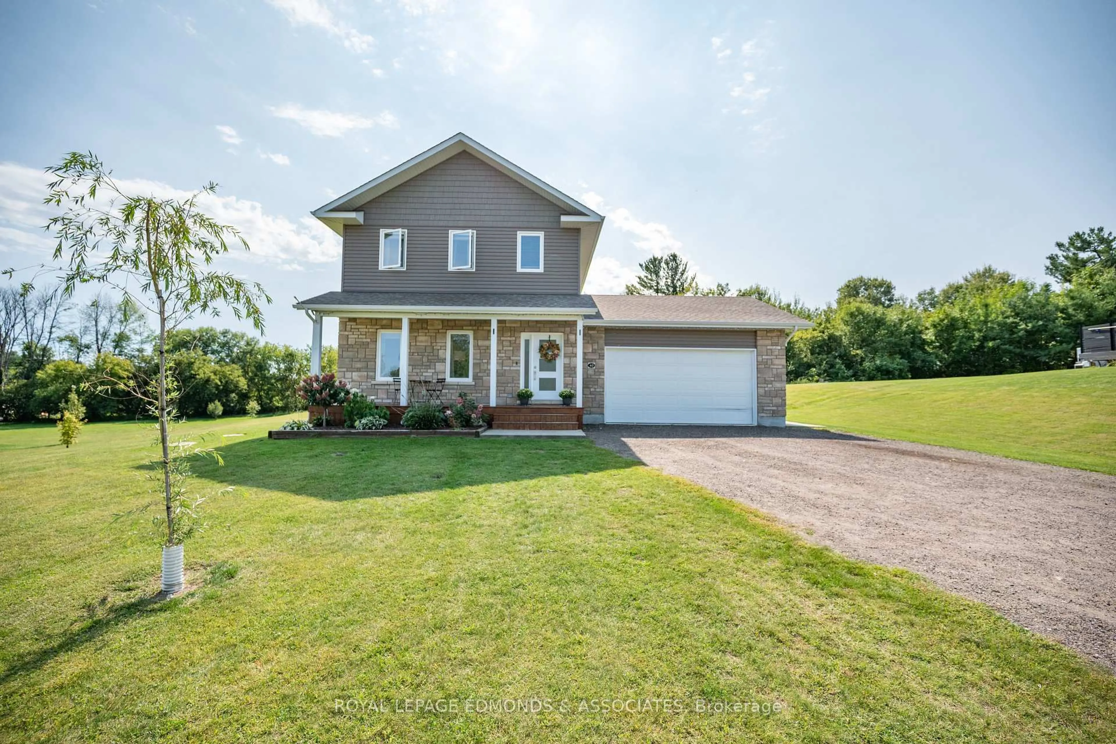 A pic from outside/outdoor area/front of a property/back of a property/a pic from drone, street for 40 Taylor Heights Dr, Laurentian Valley Ontario K8B 0A2