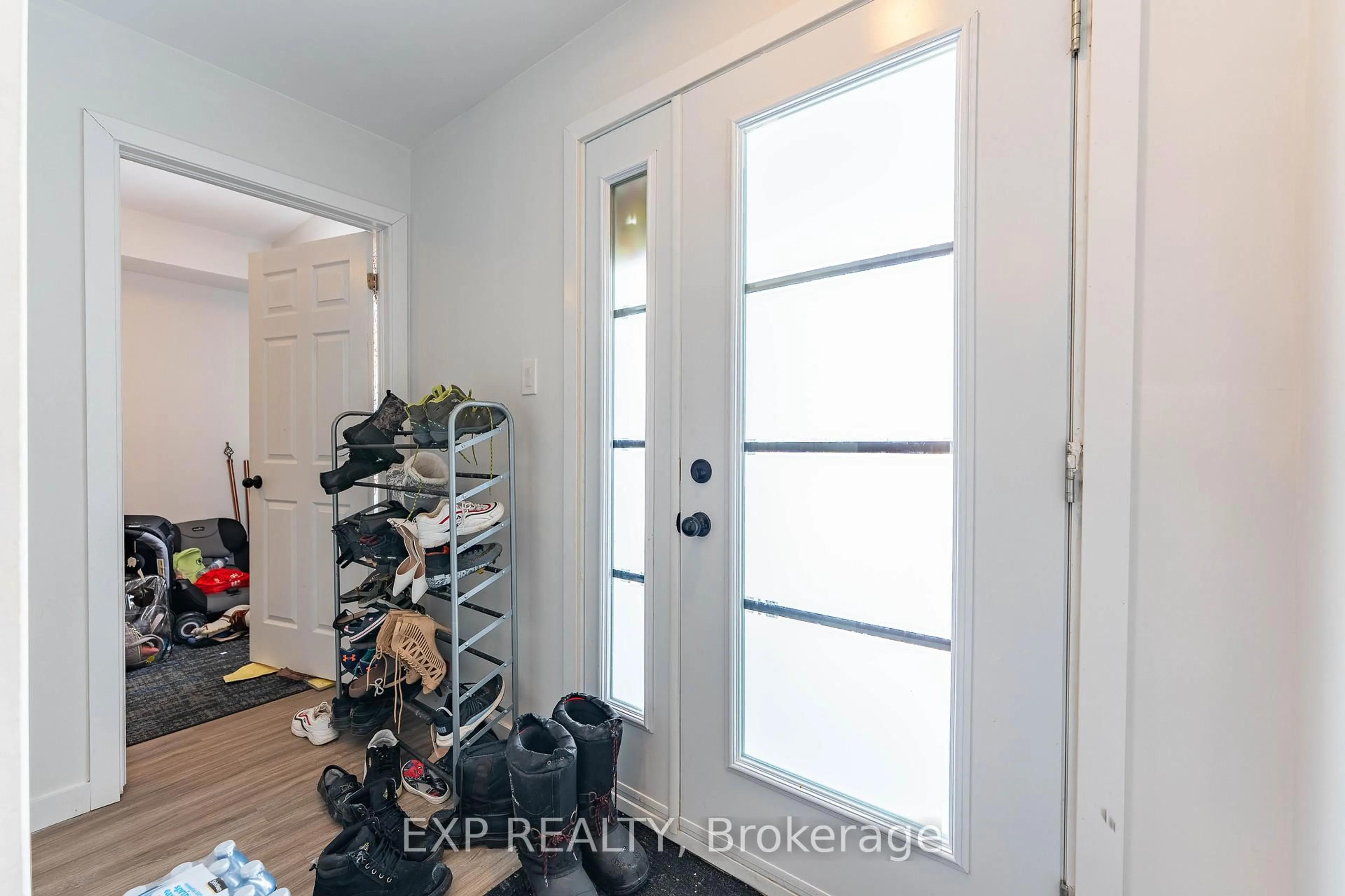 Indoor entryway for 60 HORIZON St, Prescott and Russell Ontario K0A 3C0