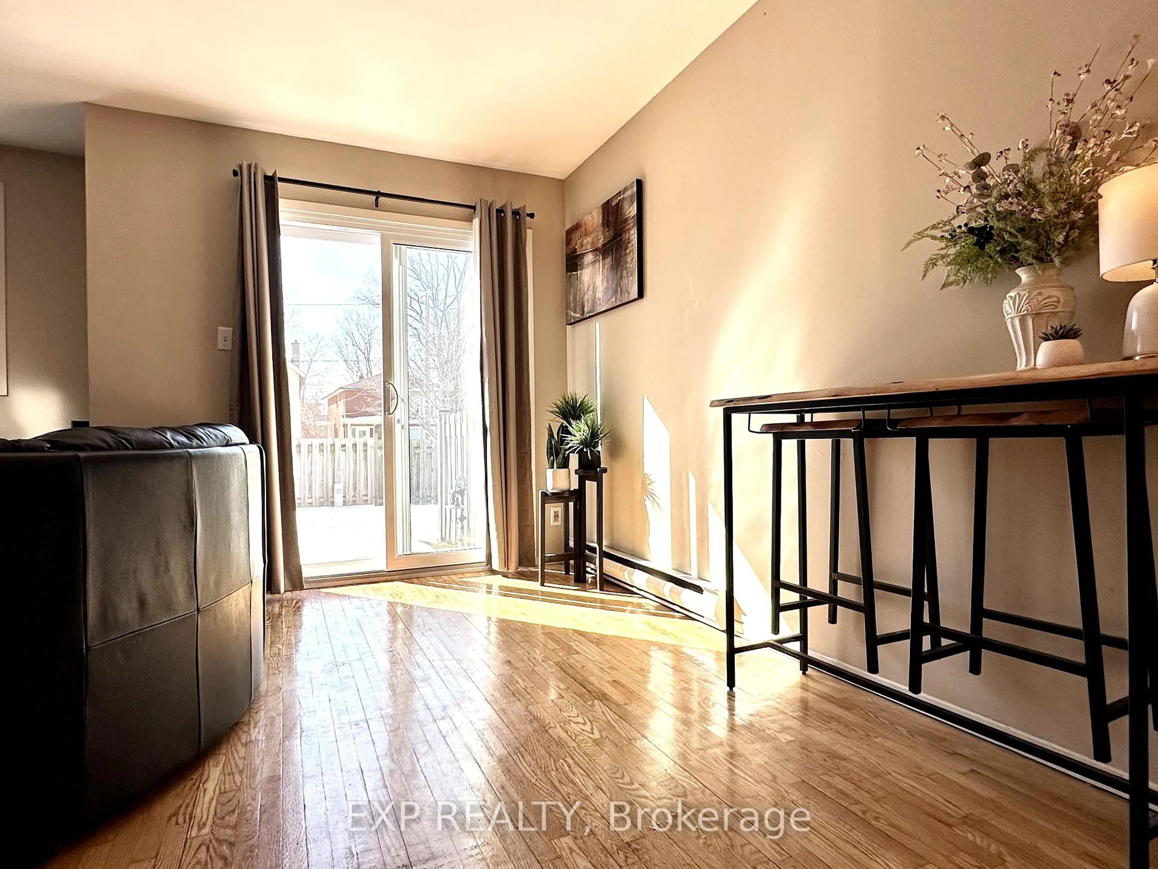 Indoor entryway for 40 Summit Ave #14, London Ontario N6H 4S3