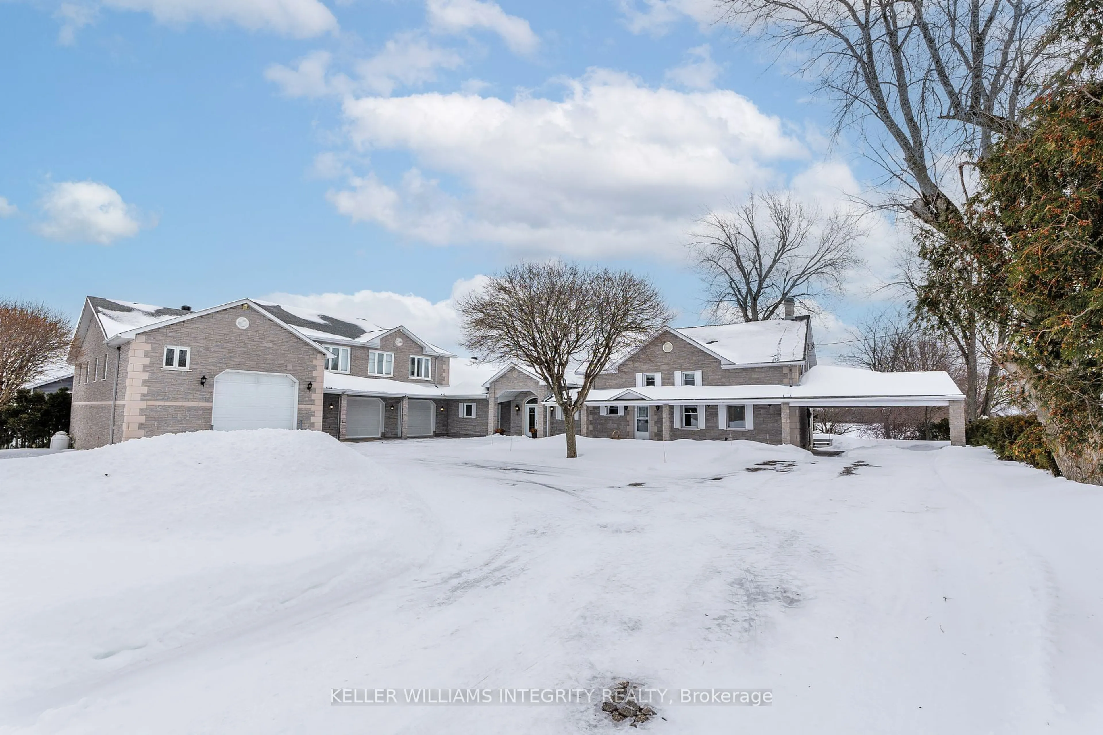 A pic from outside/outdoor area/front of a property/back of a property/a pic from drone, street for 6780 Pilon Point Rd, South Glengarry Ontario K0C 2E0