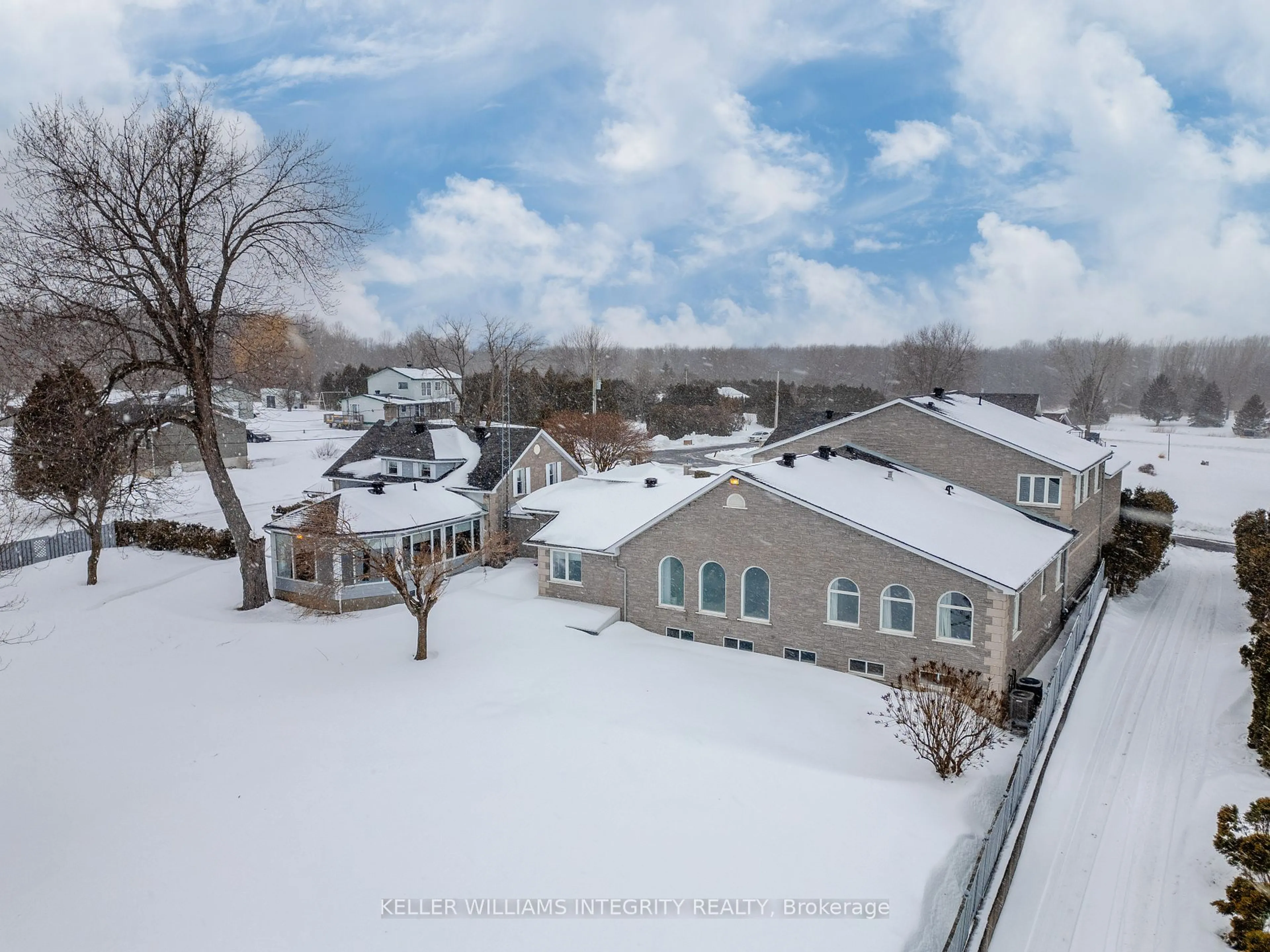 A pic from outside/outdoor area/front of a property/back of a property/a pic from drone, unknown for 6780 Pilon Point Rd, South Glengarry Ontario K0C 2E0