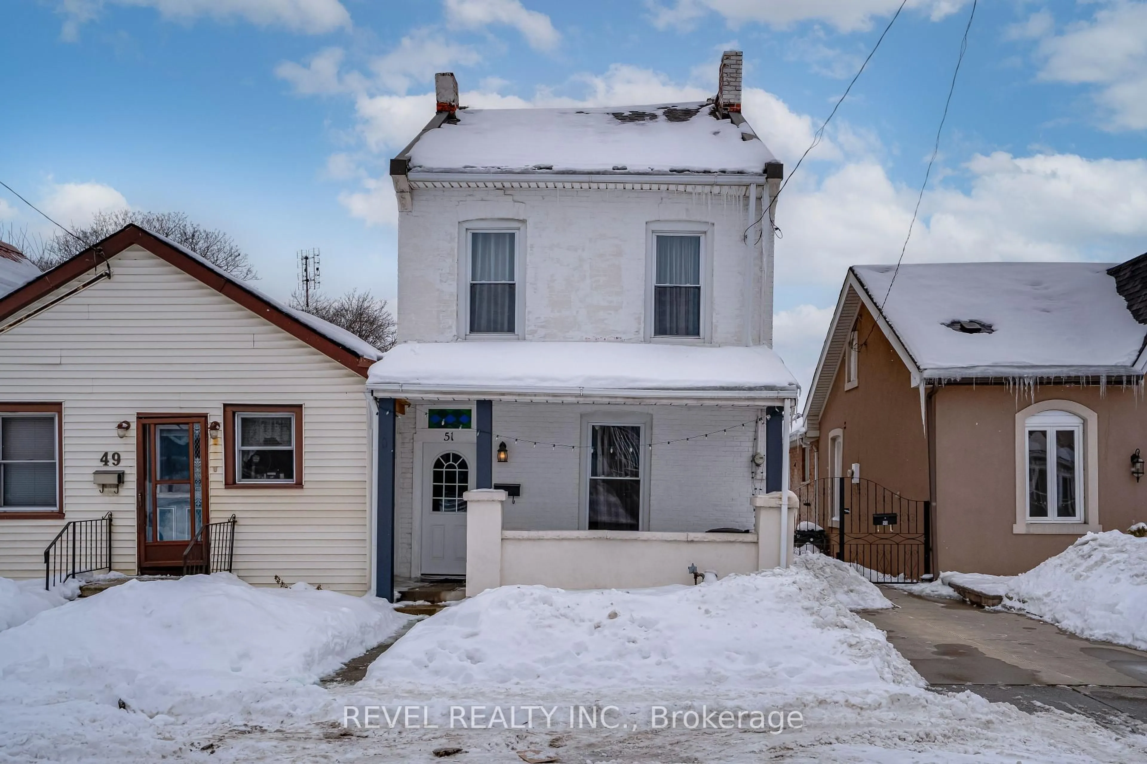 A pic from outside/outdoor area/front of a property/back of a property/a pic from drone, street for 51 Tisdale St, Hamilton Ontario L8L 5M3