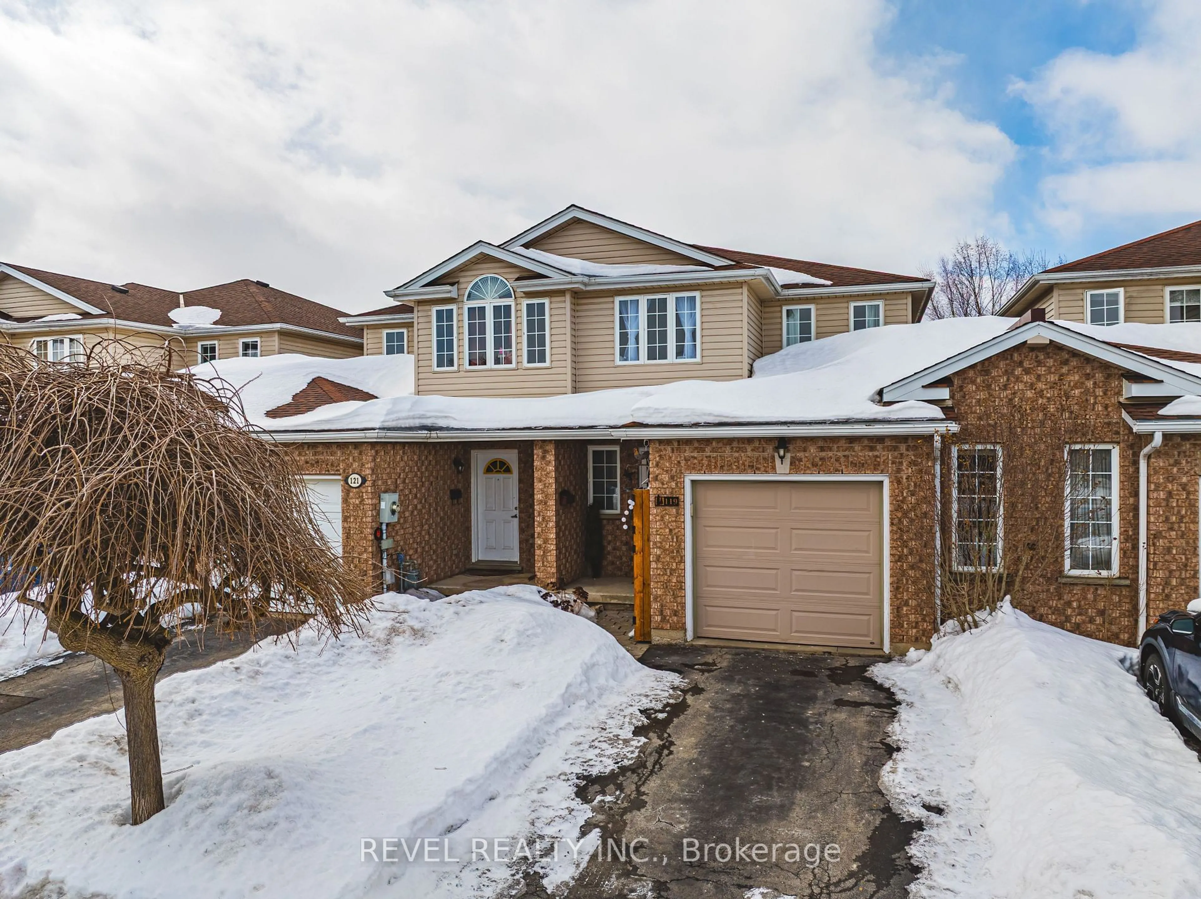 A pic from outside/outdoor area/front of a property/back of a property/a pic from drone, street for 119 Gosling Gdns, Guelph Ontario N1G 5E7