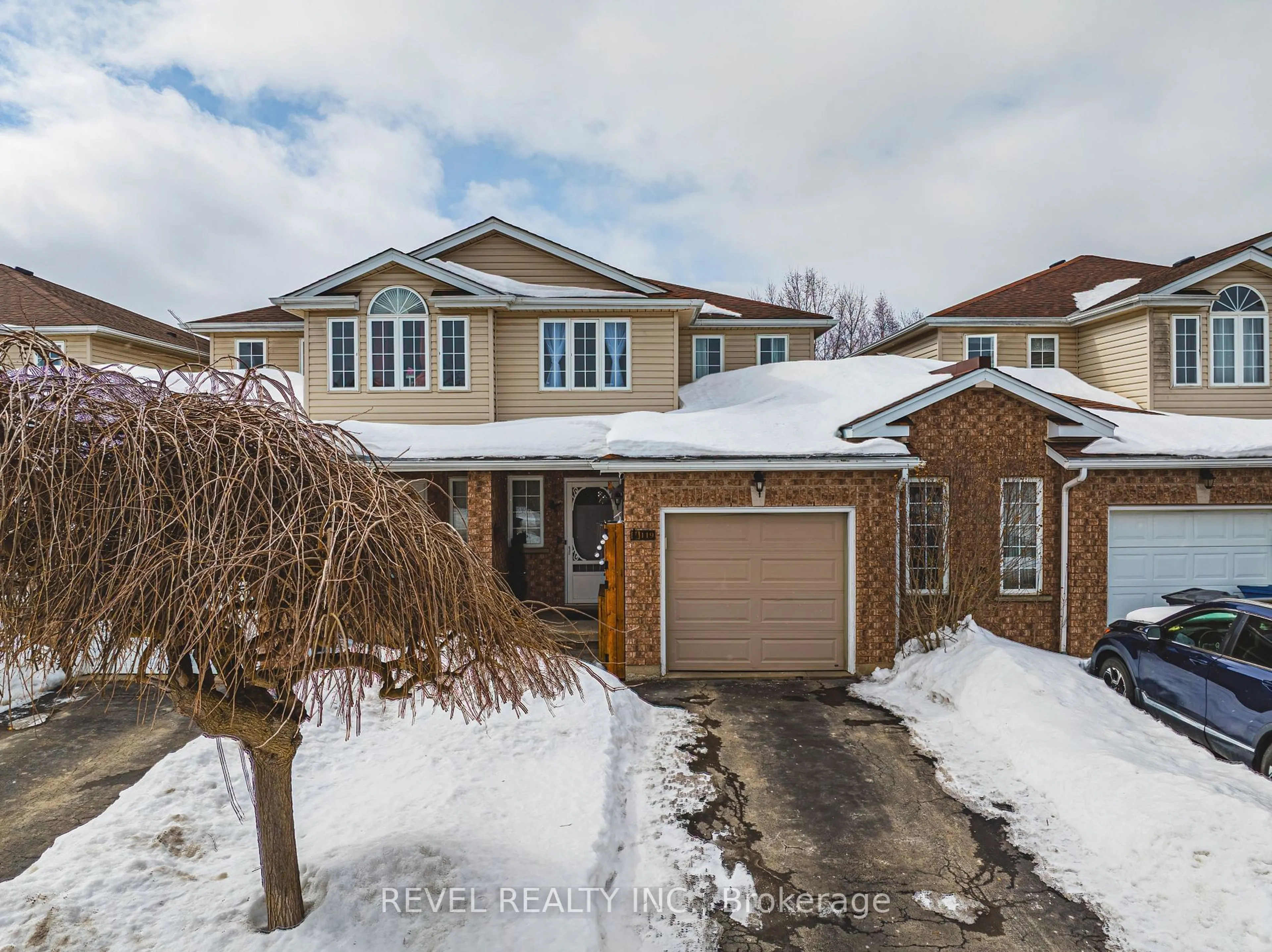 A pic from outside/outdoor area/front of a property/back of a property/a pic from drone, street for 119 Gosling Gdns, Guelph Ontario N1G 5E7