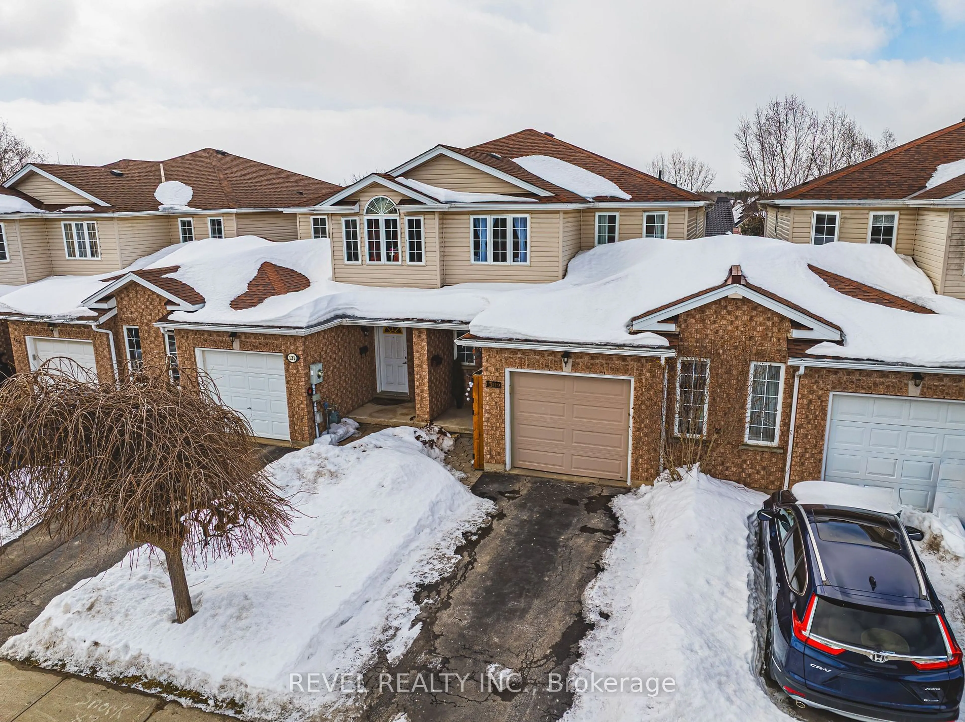 A pic from outside/outdoor area/front of a property/back of a property/a pic from drone, street for 119 Gosling Gdns, Guelph Ontario N1G 5E7