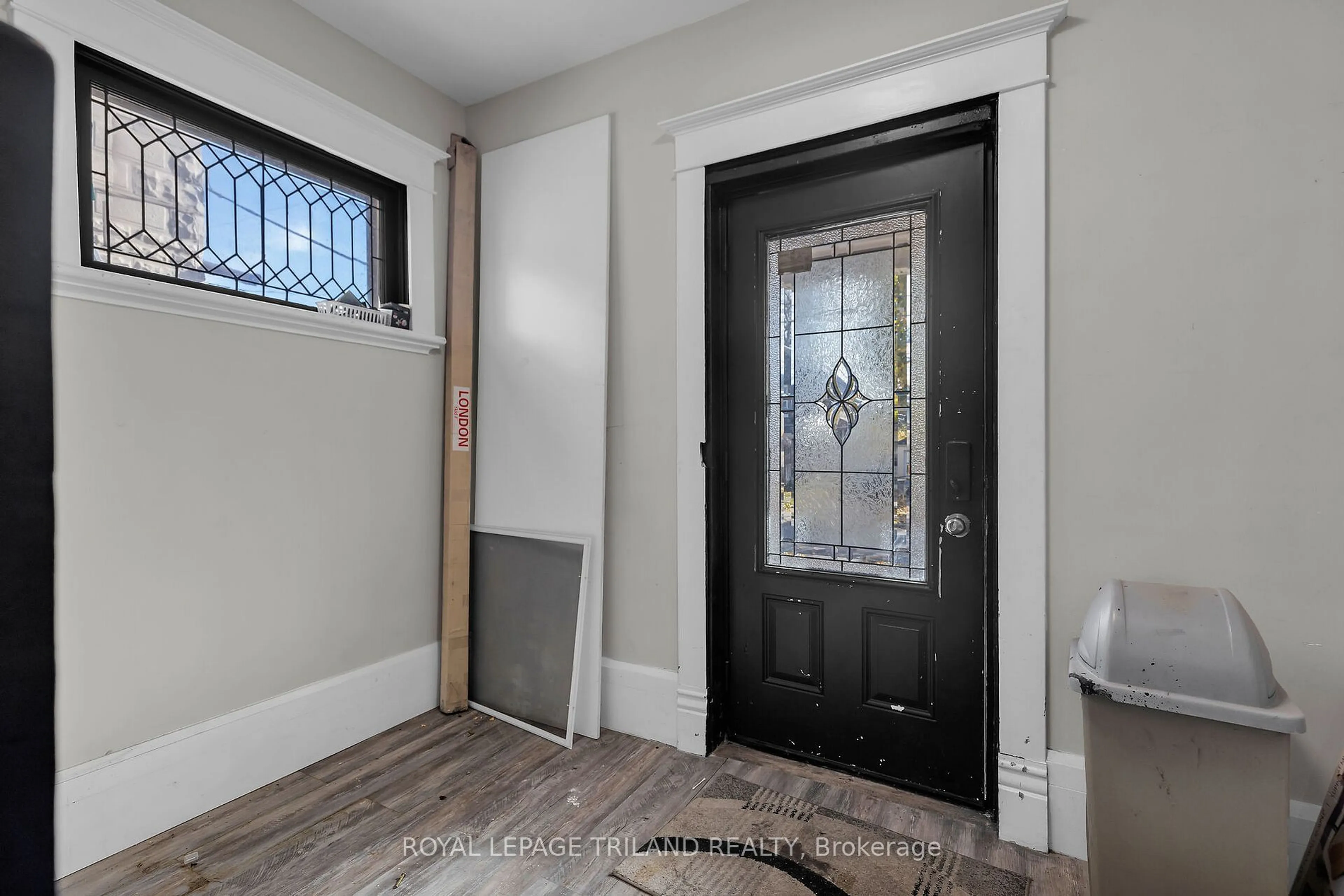 Indoor entryway for 8 Bruce St, London Ontario N6C 1G4