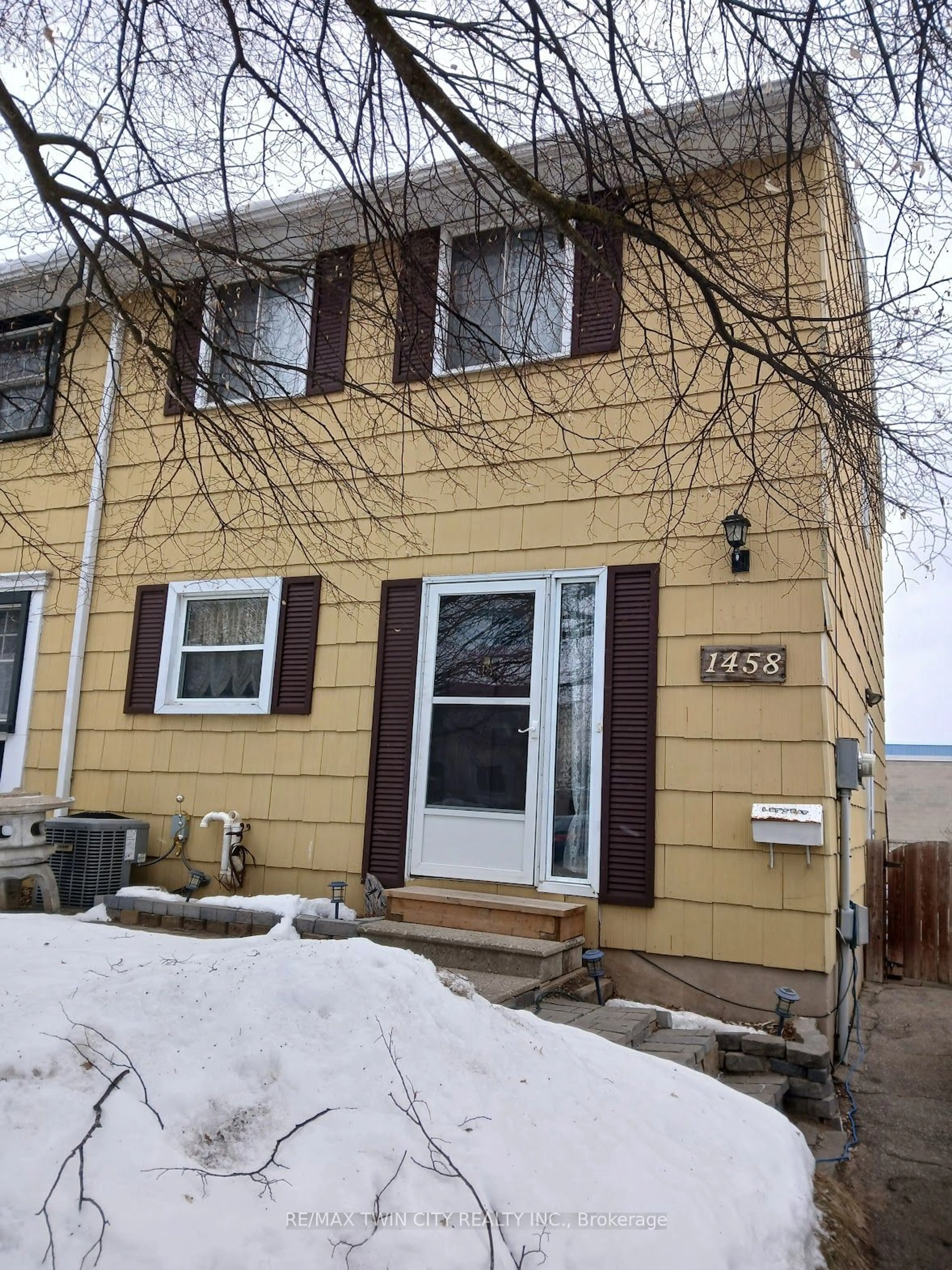 Home with vinyl exterior material, street for 1458 Wildren Pl, Cambridge Ontario N3H 5A9