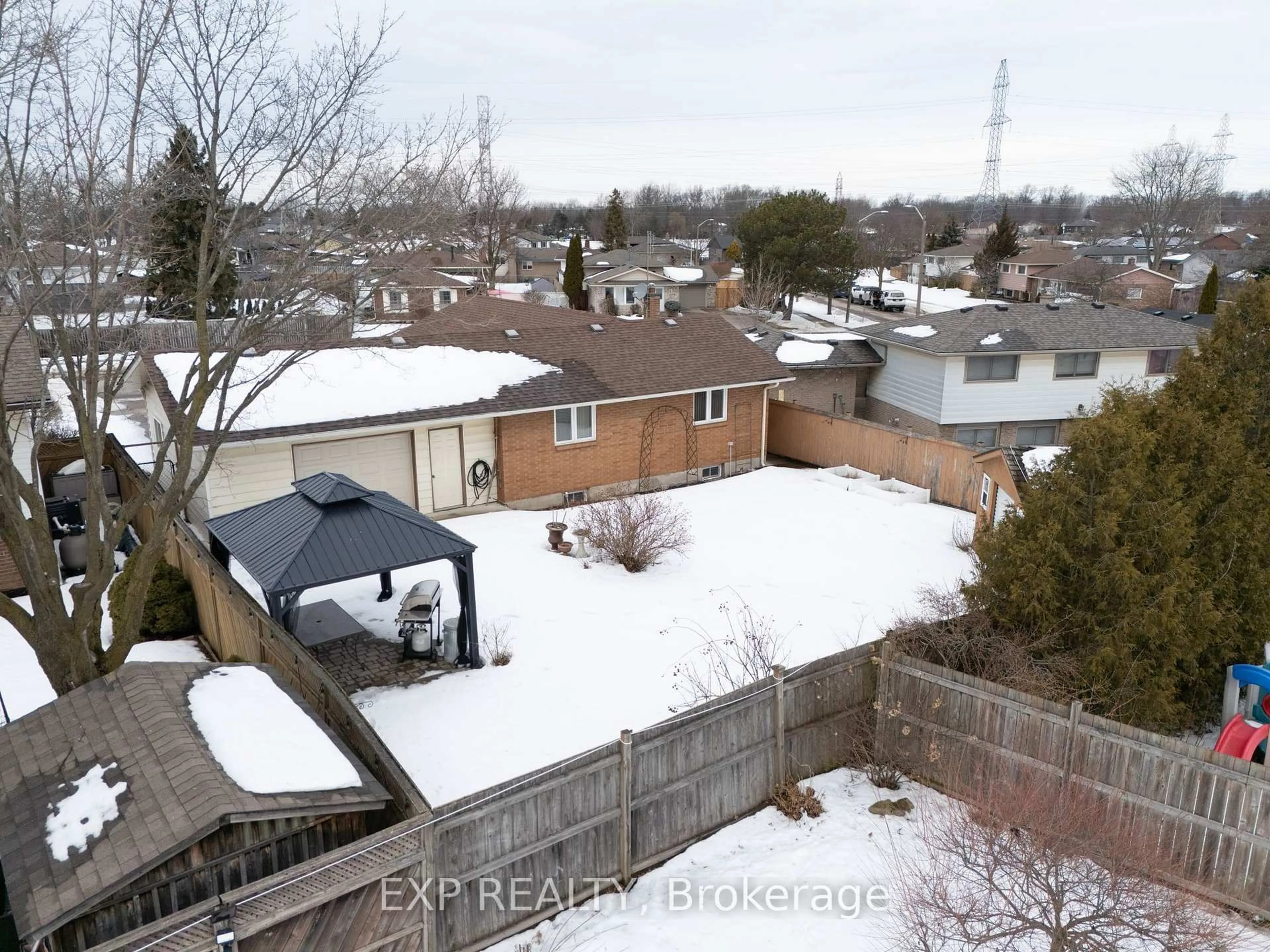 A pic from outside/outdoor area/front of a property/back of a property/a pic from drone, street for 7228 Casey St, Niagara Falls Ontario L2J 3R2