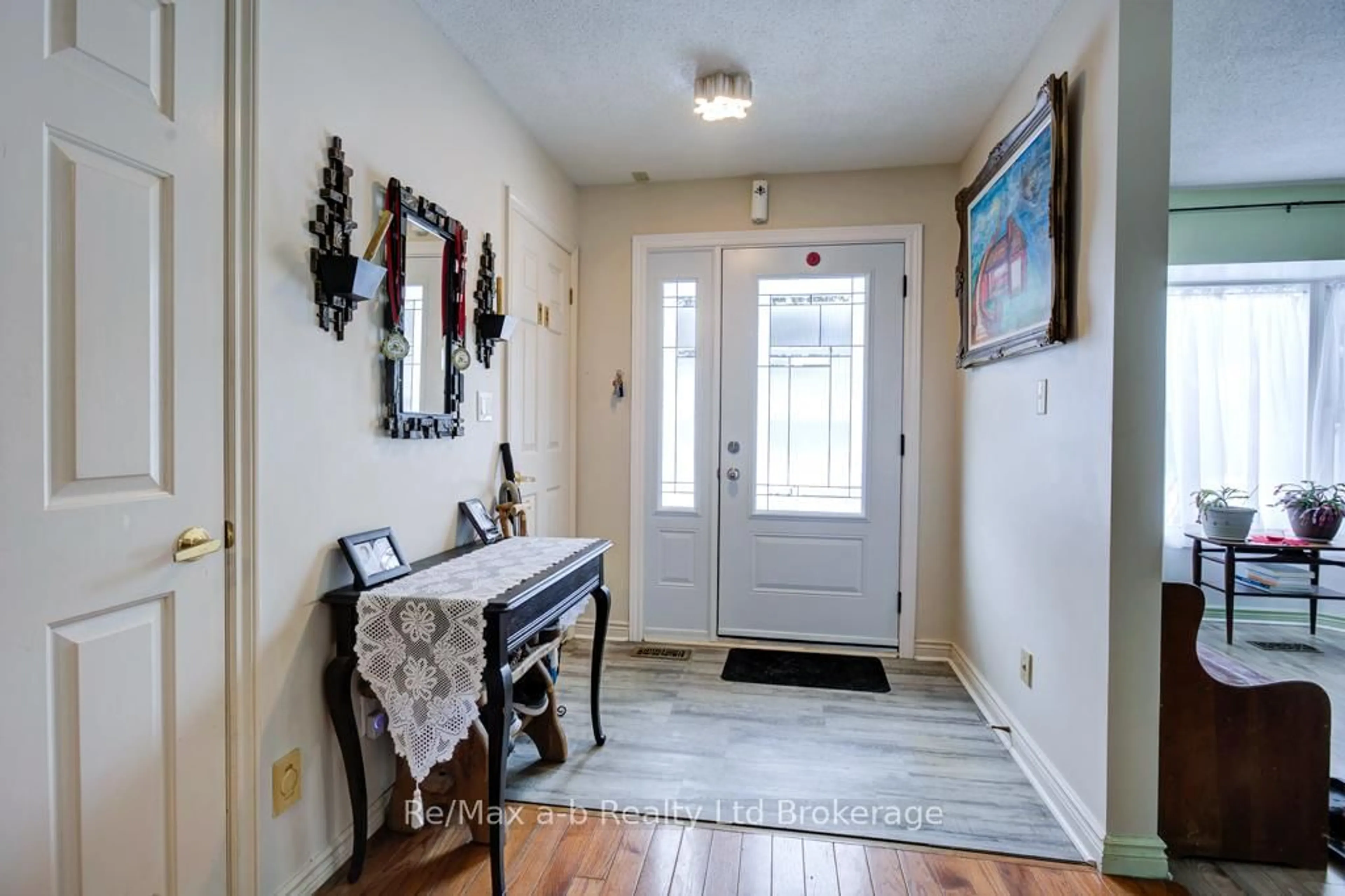 Indoor entryway for 26 Seres Dr, Tillsonburg Ontario N4G 5G1