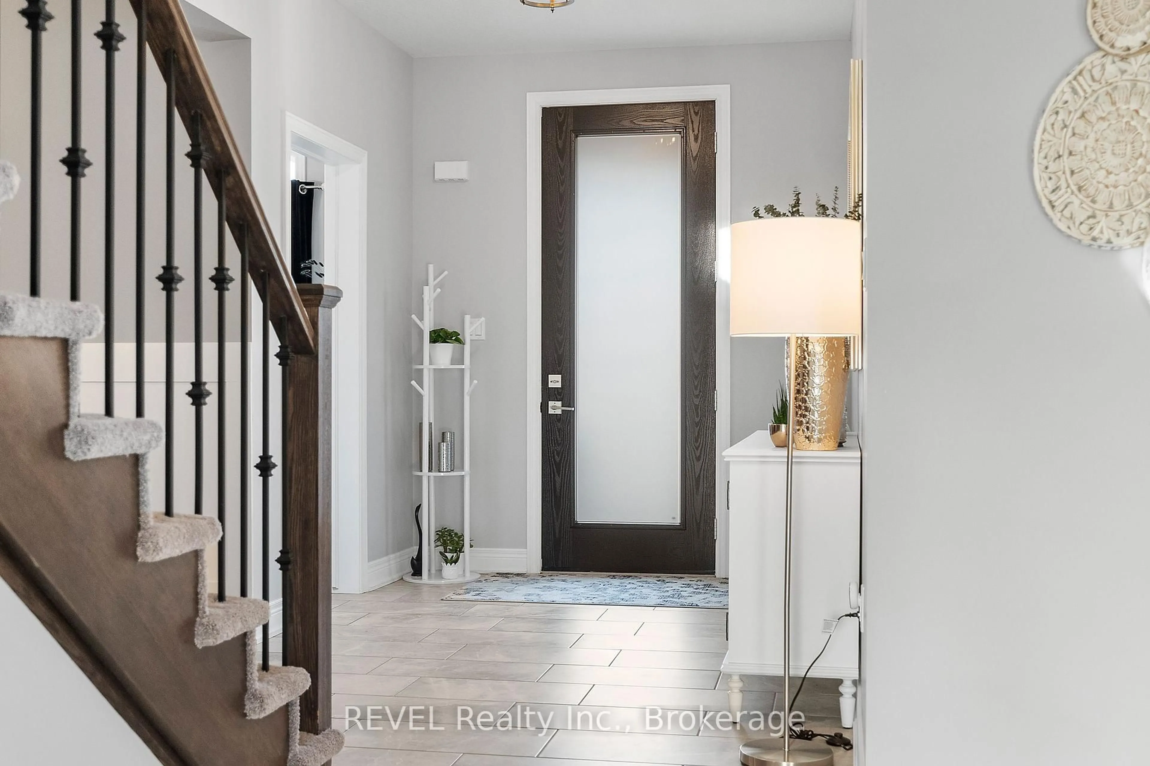 Indoor entryway for 4096 Highland Park Dr, Lincoln Ontario L0R 1B7