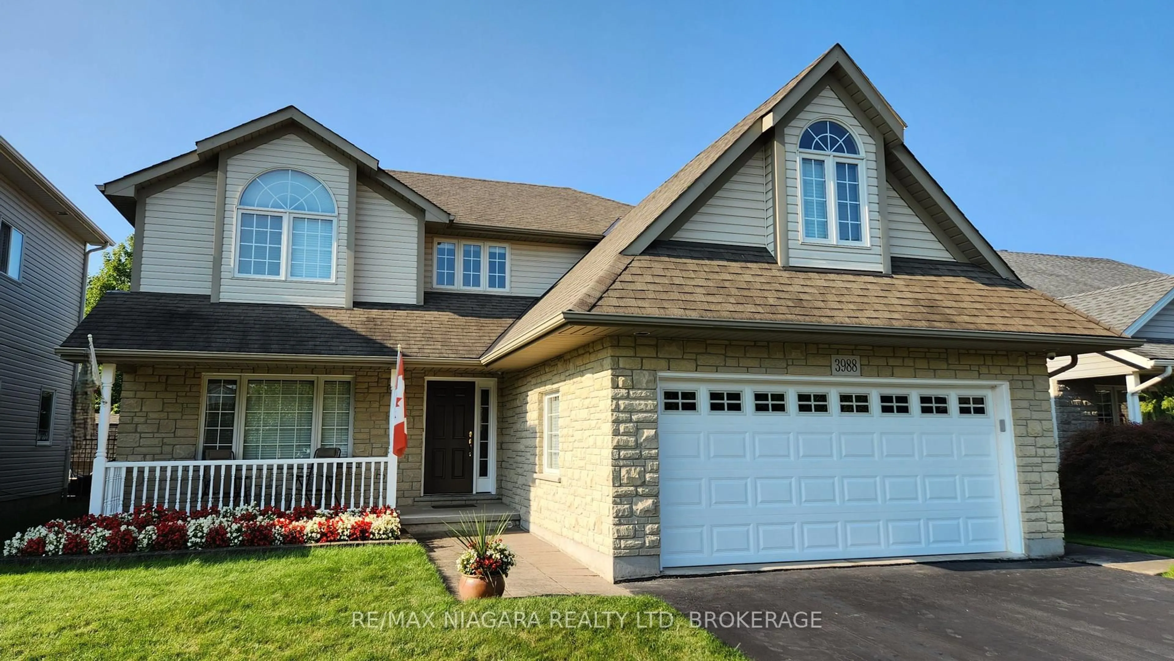 Home with vinyl exterior material, street for 3988 Azalea Cres, Lincoln Ontario L0R 2C0