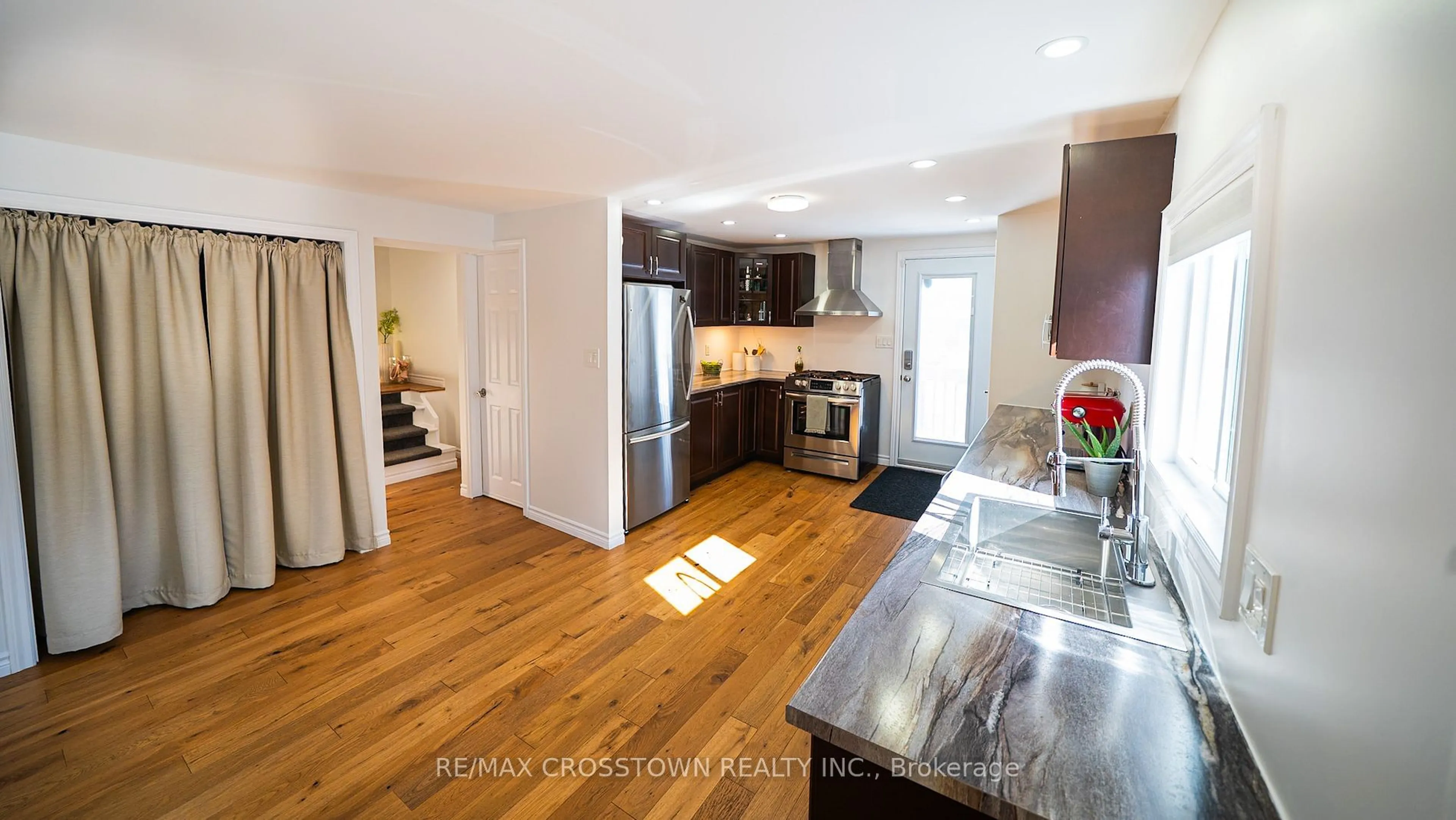 Open concept kitchen, wood/laminate floor for 168 Victoria St, North Bay Ontario P1B 1P4