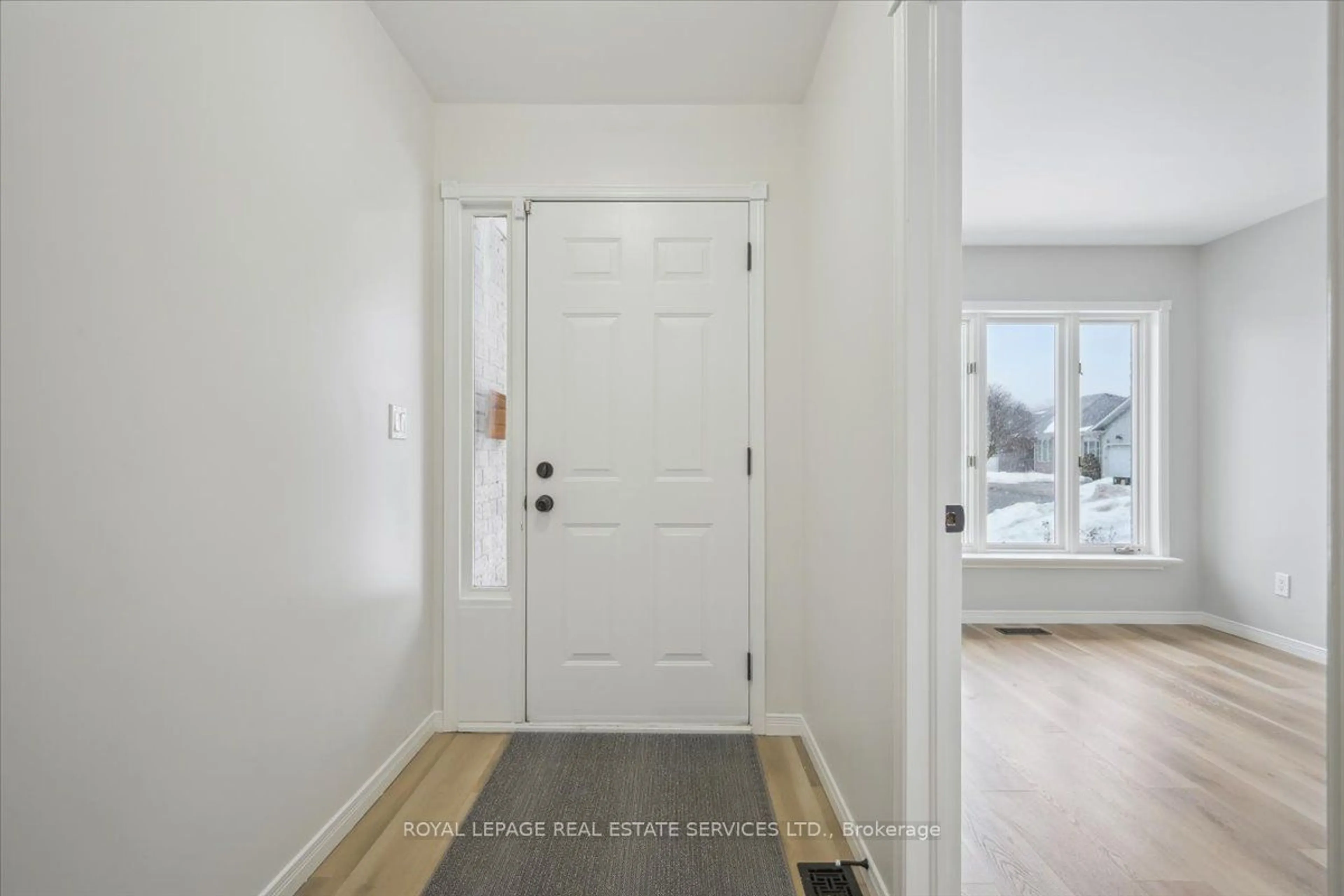 Indoor entryway for 29 Garden Dr #18, West Lincoln Ontario L0R 2A0