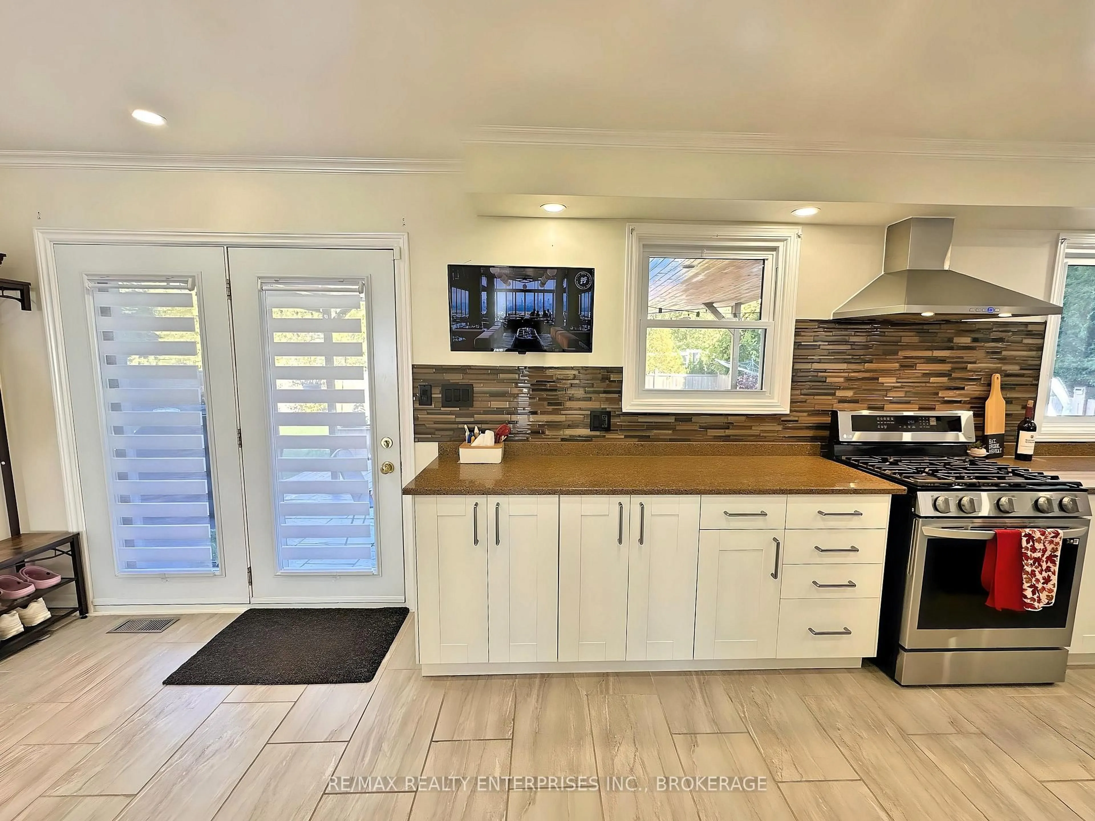 Open concept kitchen, unknown for 6 Vine Rd, Grimsby Ontario L3M 5A2