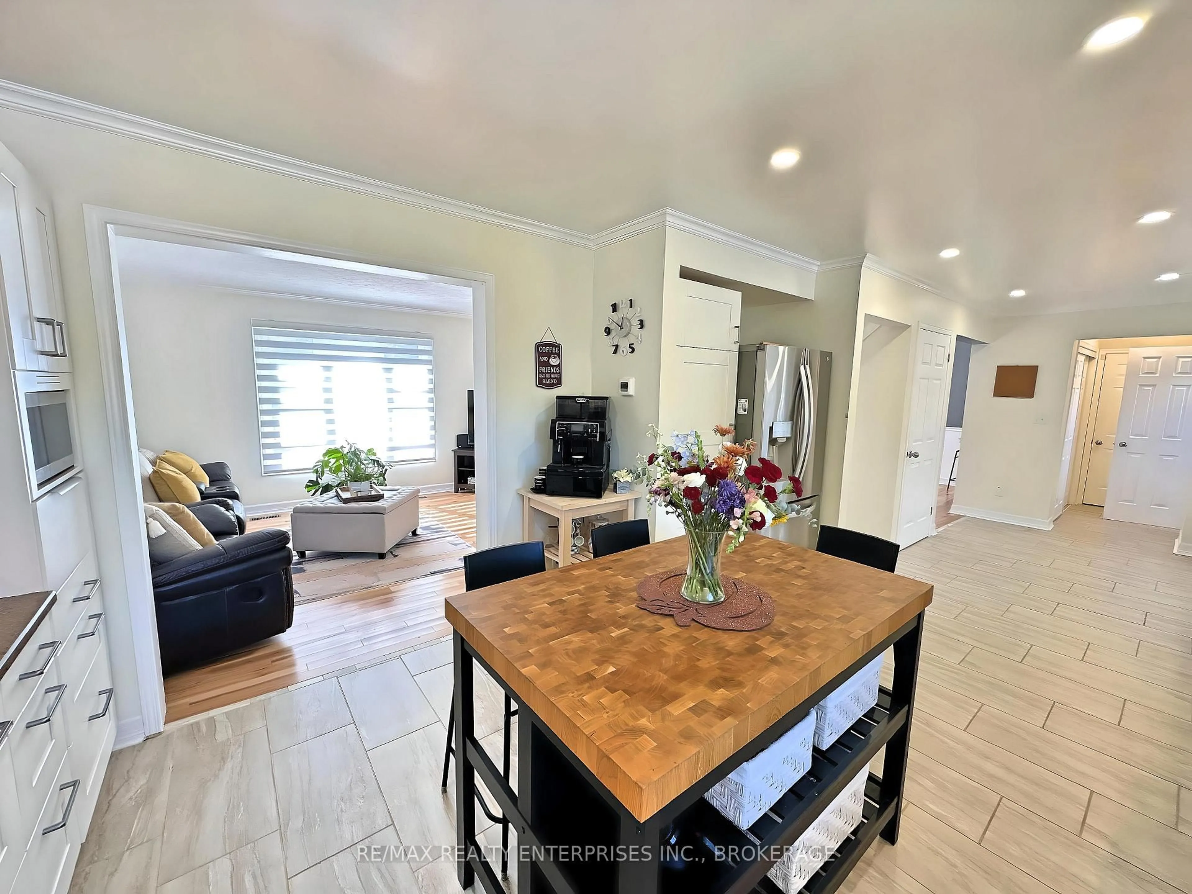 Open concept kitchen, ceramic/tile floor for 6 Vine Rd, Grimsby Ontario L3M 5A2