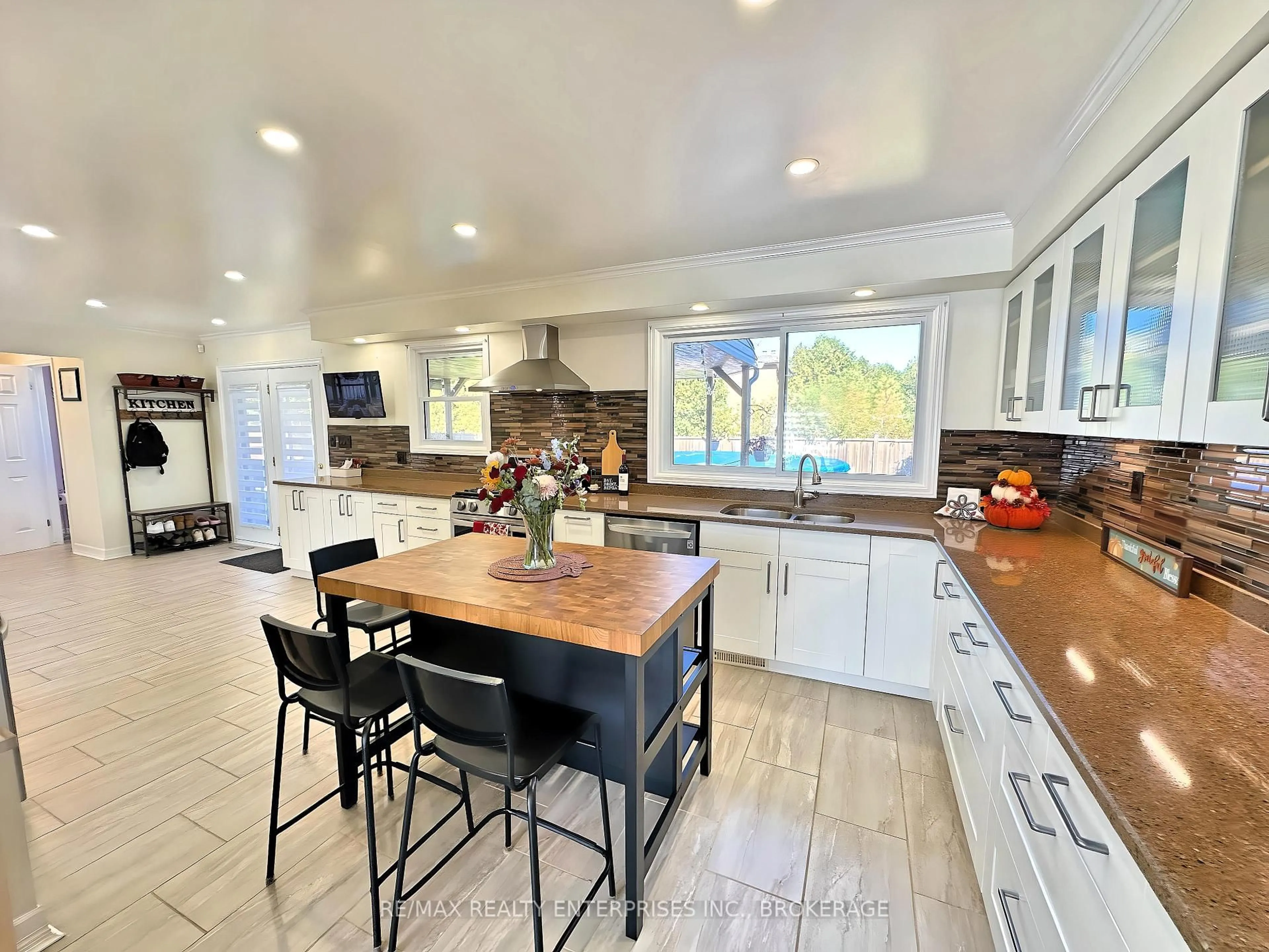 Open concept kitchen, unknown for 6 Vine Rd, Grimsby Ontario L3M 5A2