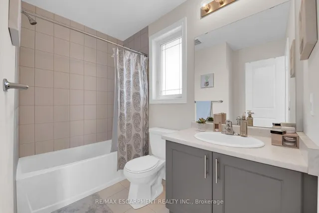Additional property image - 19 Picardy Dr Unit 8