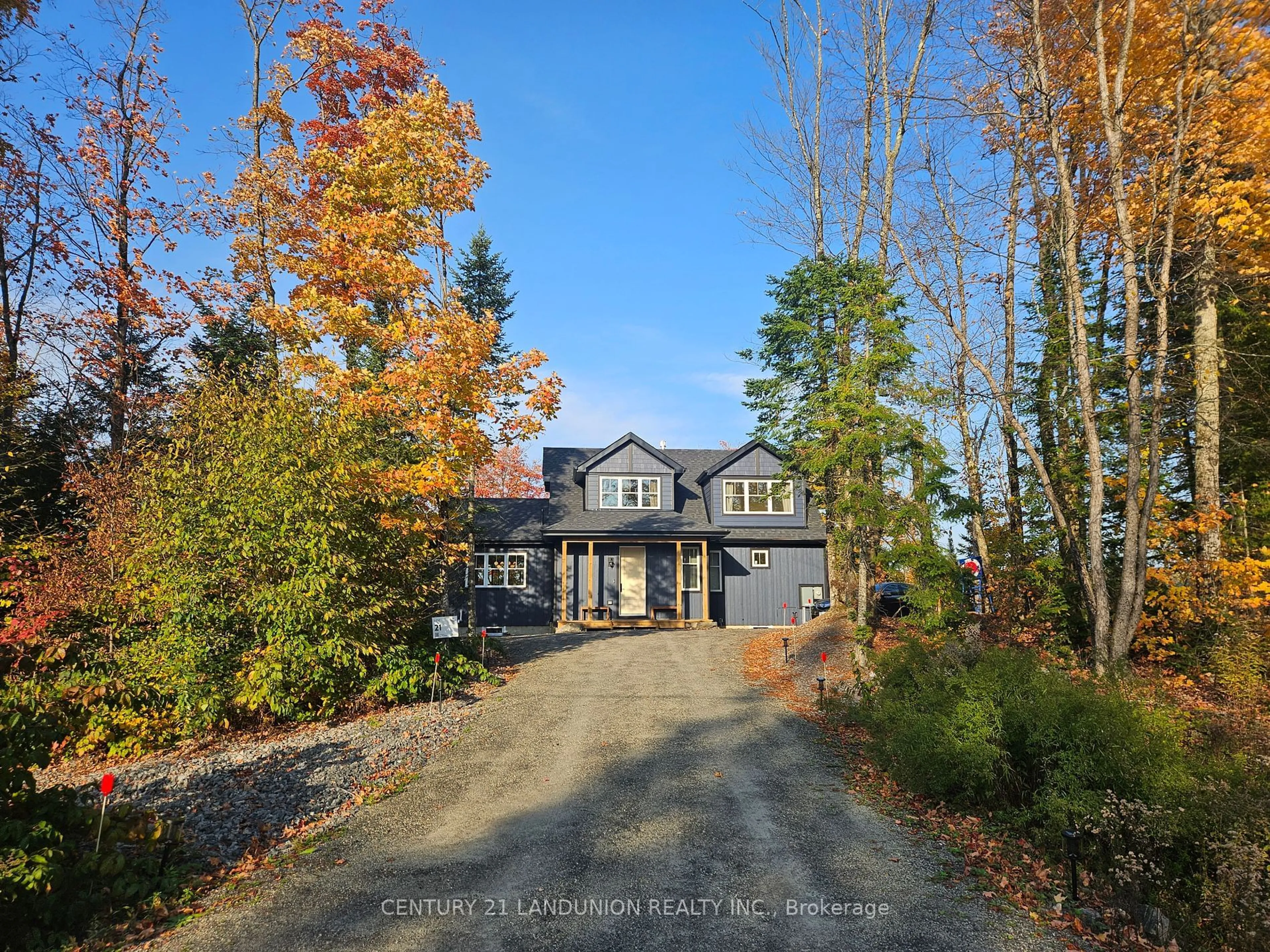 A pic from outside/outdoor area/front of a property/back of a property/a pic from drone, street for 1014 Ridgeline Dr #21, Lake of Bays Ontario P1H 0K1