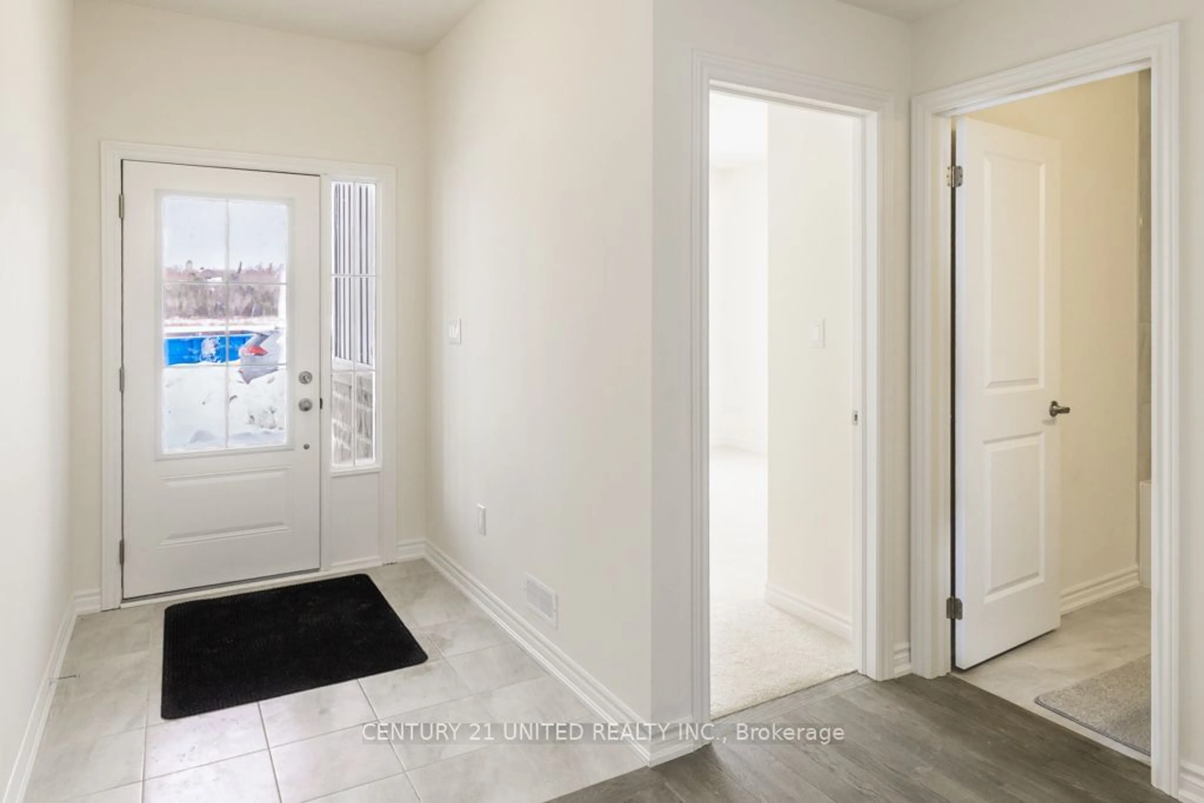 Indoor entryway for 67 Hillcroft Way, Kawartha Lakes Ontario K0M 1A0