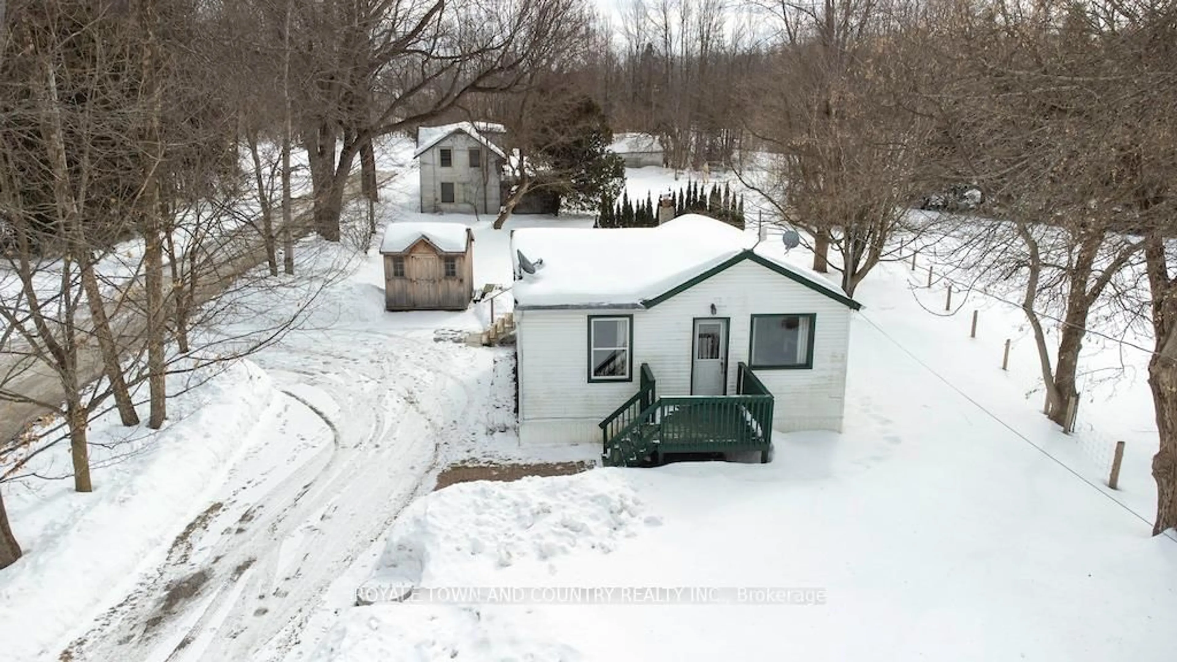 A pic from outside/outdoor area/front of a property/back of a property/a pic from drone, unknown for 2 Osborne St, Kawartha Lakes Ontario K0L 2X0