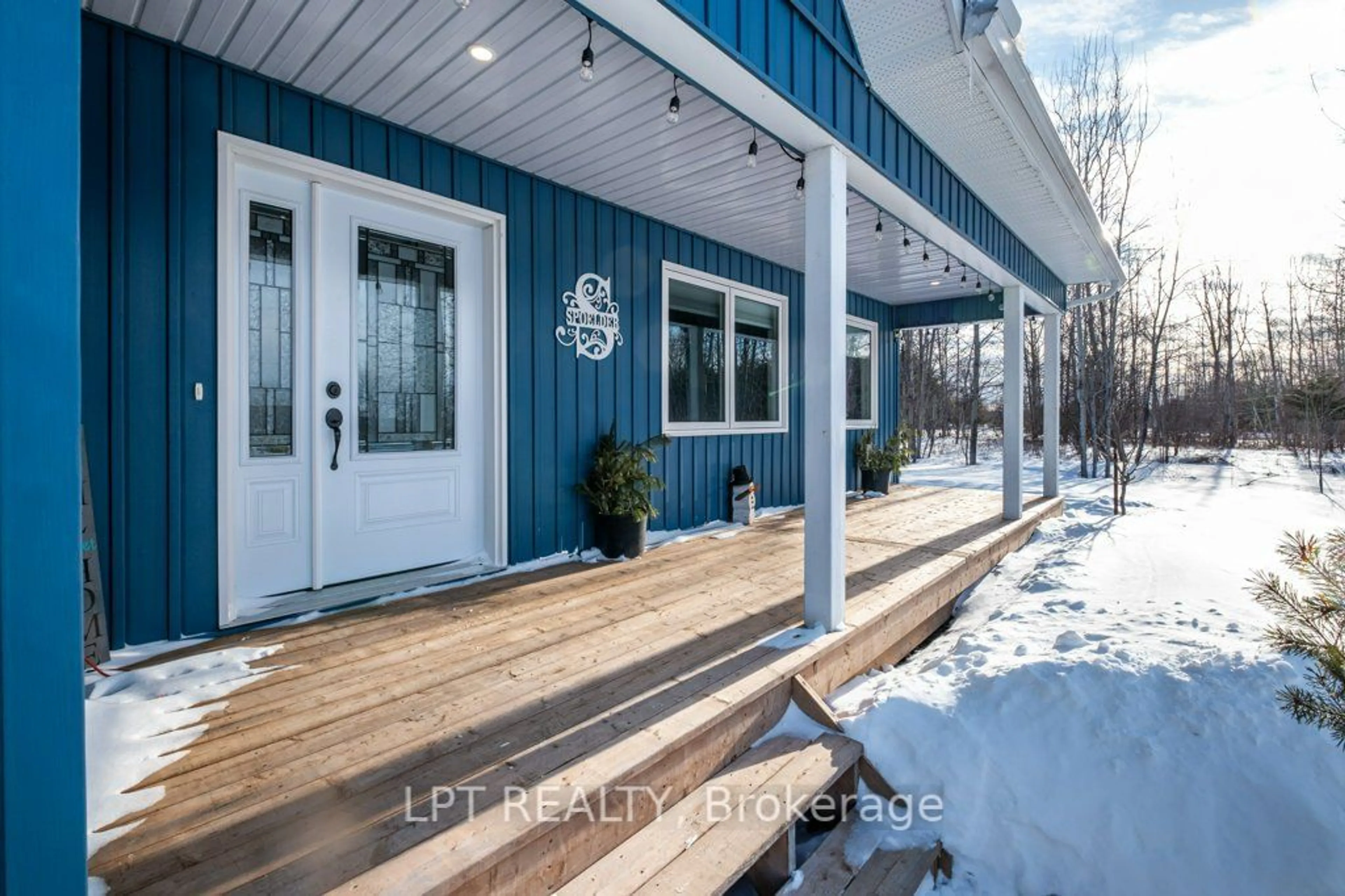 Indoor entryway for 9517 County Rd 42 Rd, Rideau Lakes Ontario K0G 1X0