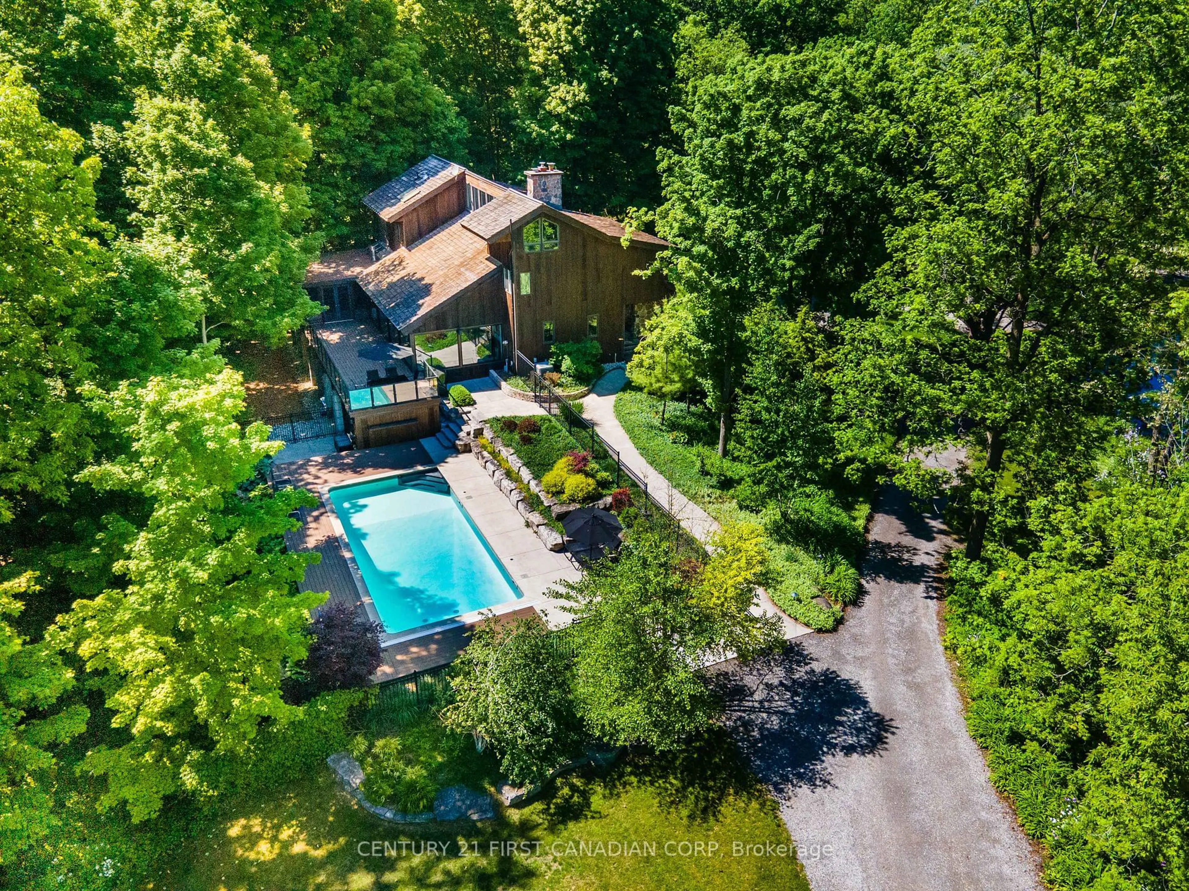 A pic from outside/outdoor area/front of a property/back of a property/a pic from drone, unknown for 1845 Woodhull Rd, London Ontario N6K 4P3