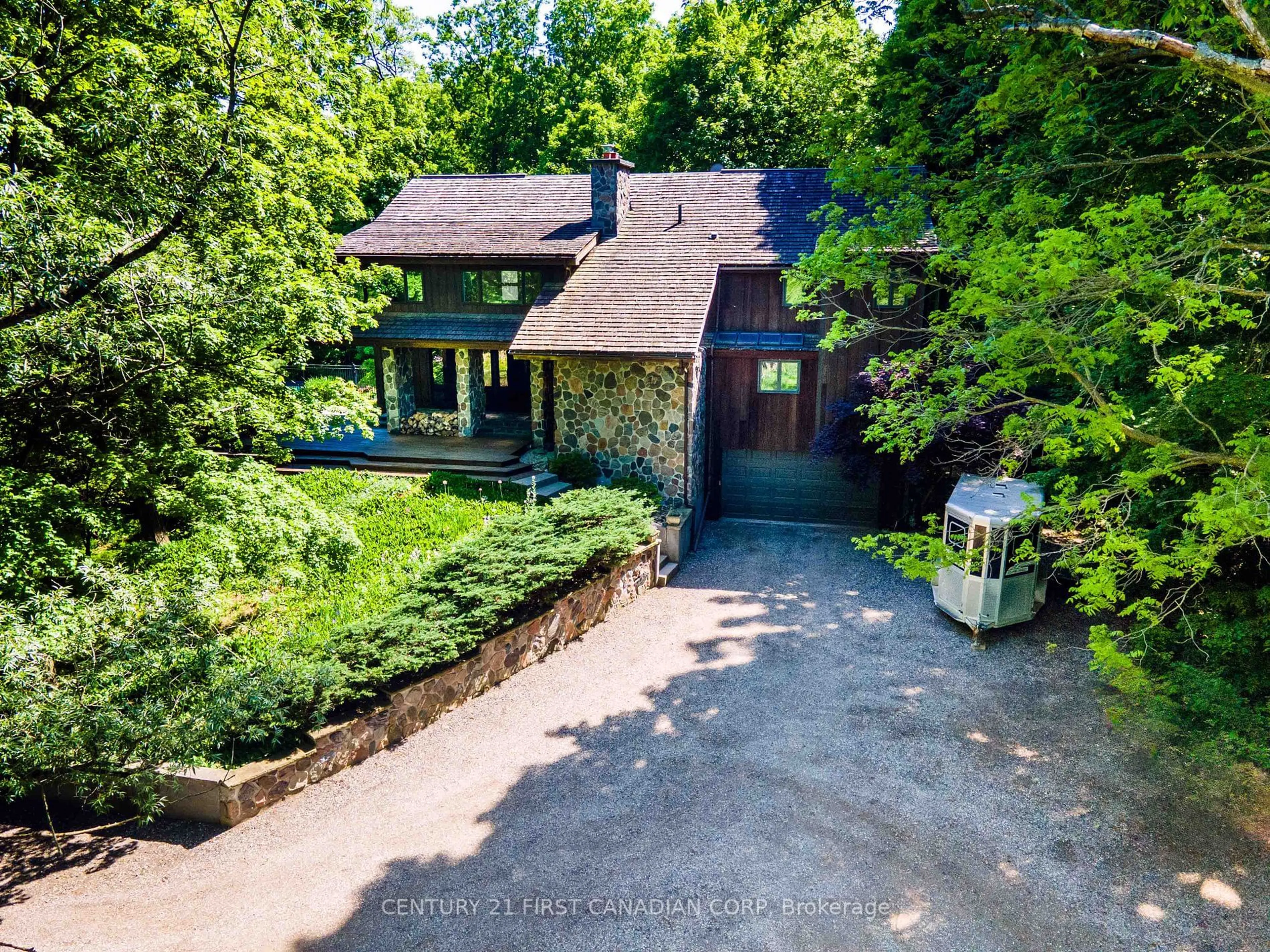 A pic from outside/outdoor area/front of a property/back of a property/a pic from drone, street for 1845 Woodhull Rd, London Ontario N6K 4P3