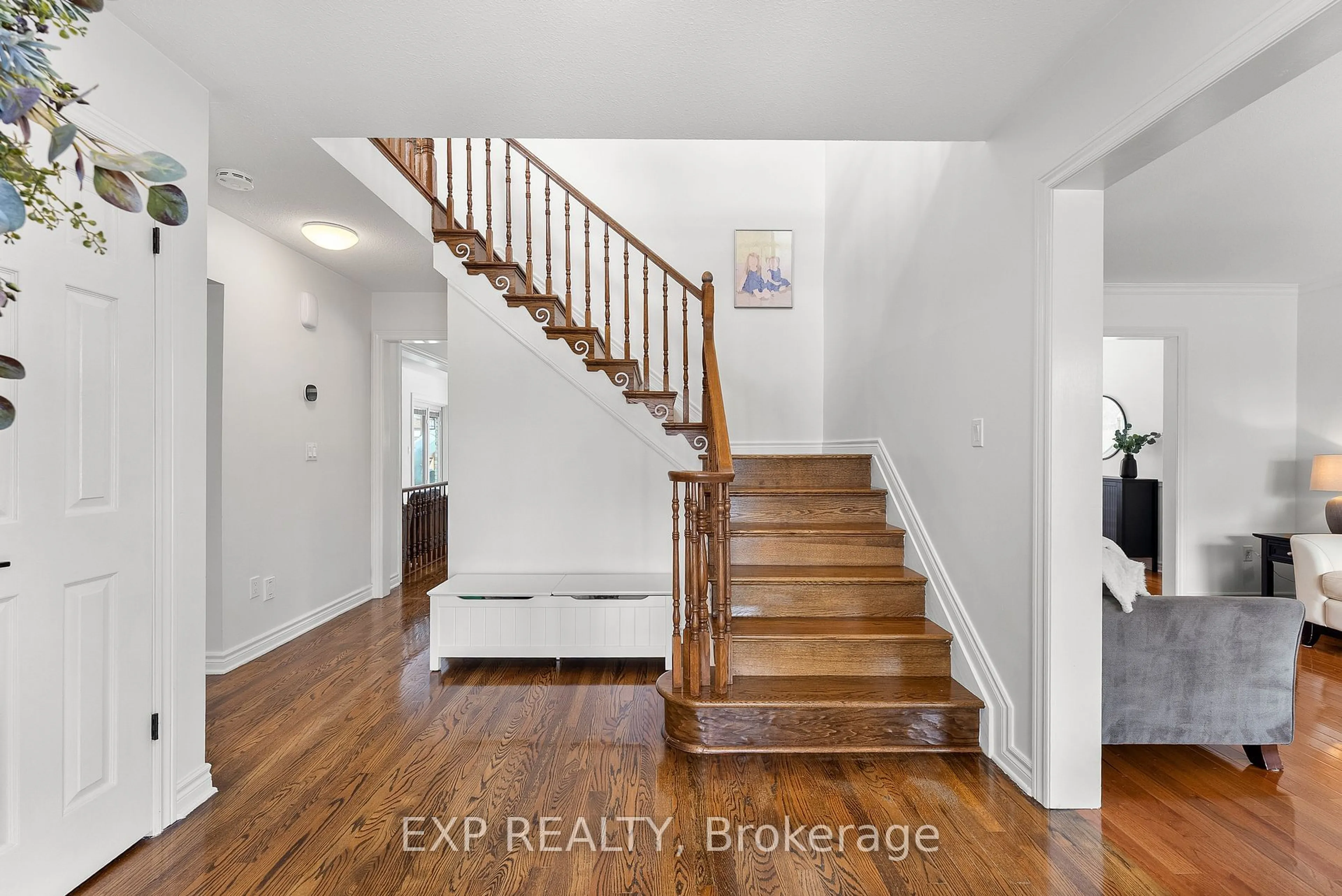 Indoor entryway for 44 Heritage Lane, Welland Ontario L3C 6Z3