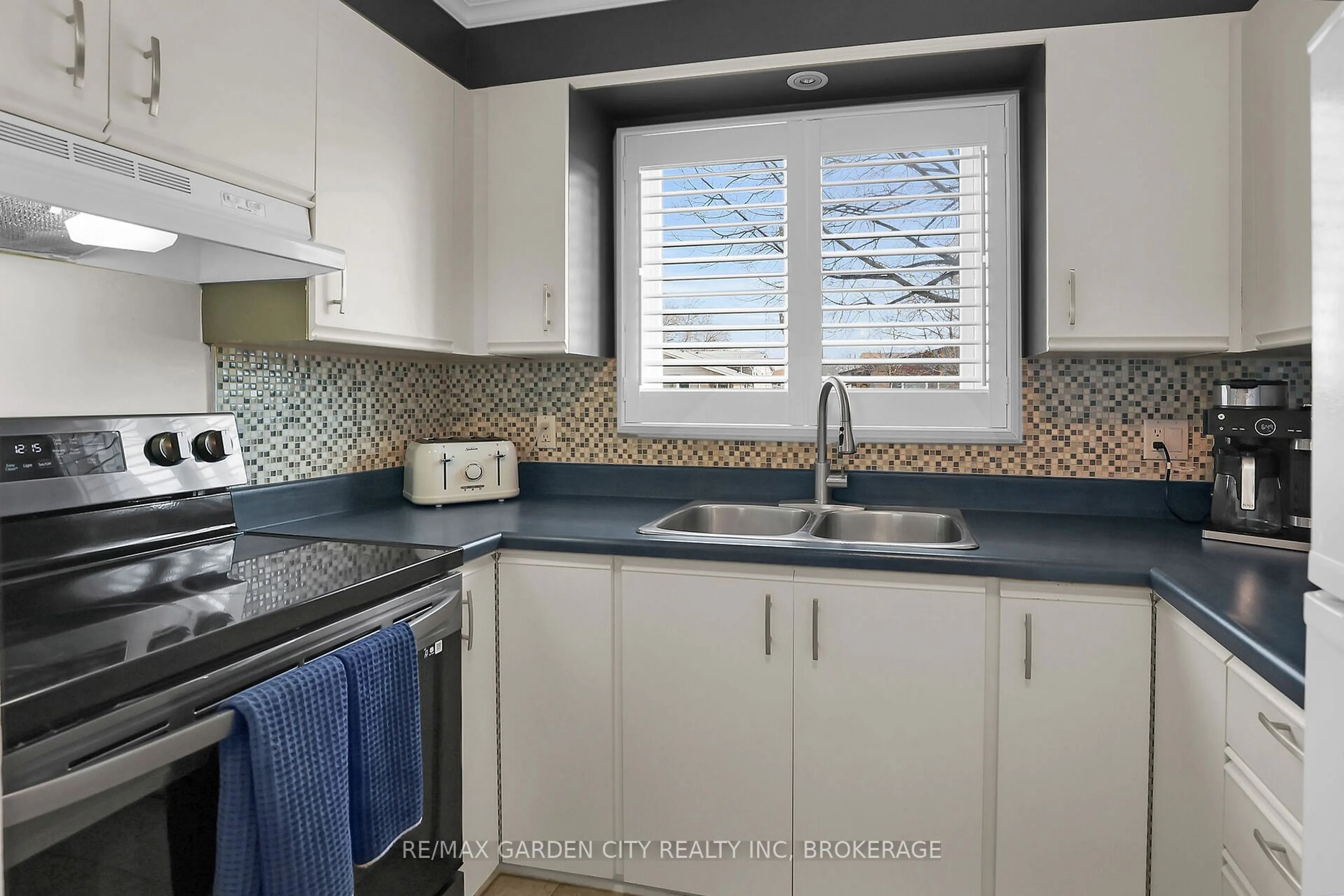 Standard kitchen, ceramic/tile floor for 65 Dorchester Blvd #7, St. Catharines Ontario L2M 7S9