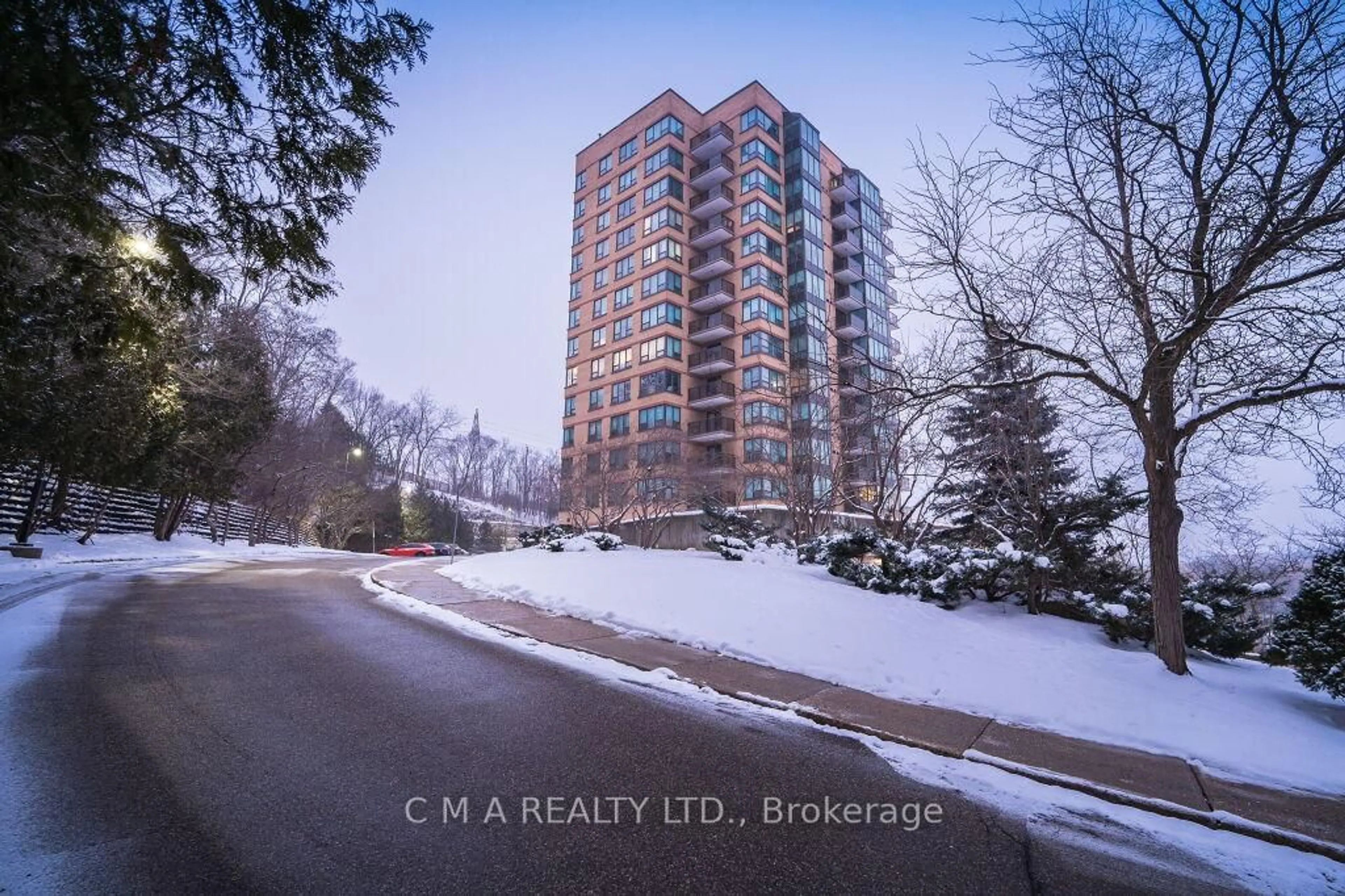 A pic from outside/outdoor area/front of a property/back of a property/a pic from drone, building for 237 King St #608, Cambridge Ontario N3H 5L2