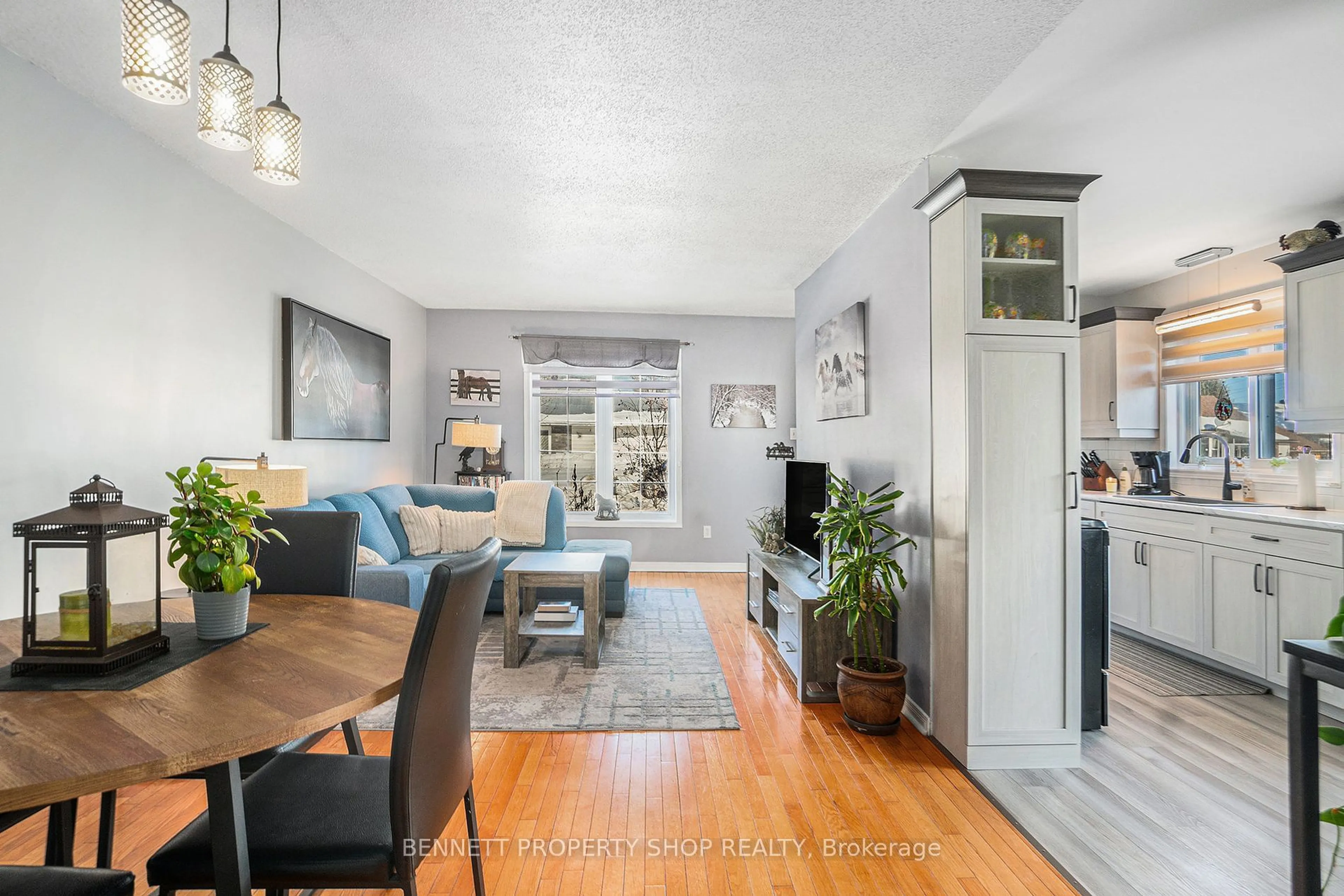 Living room with furniture, unknown for 286 Thompson St, Pembroke Ontario K8A 8N7