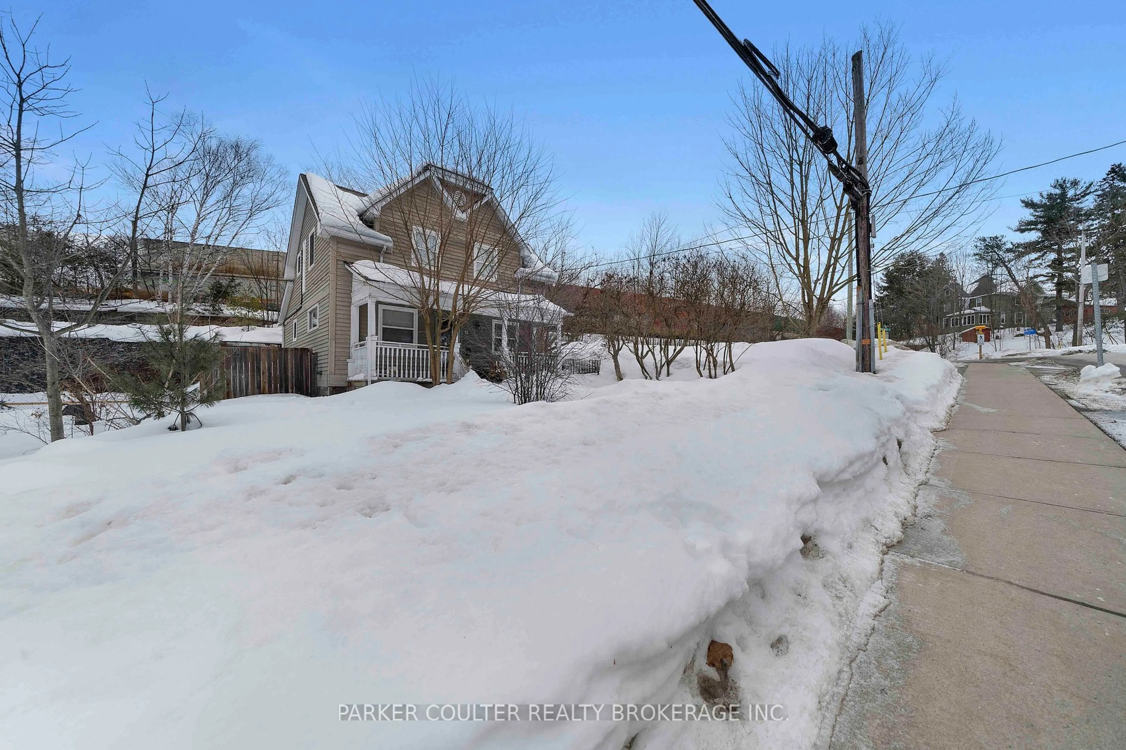 A pic from outside/outdoor area/front of a property/back of a property/a pic from drone, street for 15 Waubeek St, Parry Sound Ontario P2A 1B8