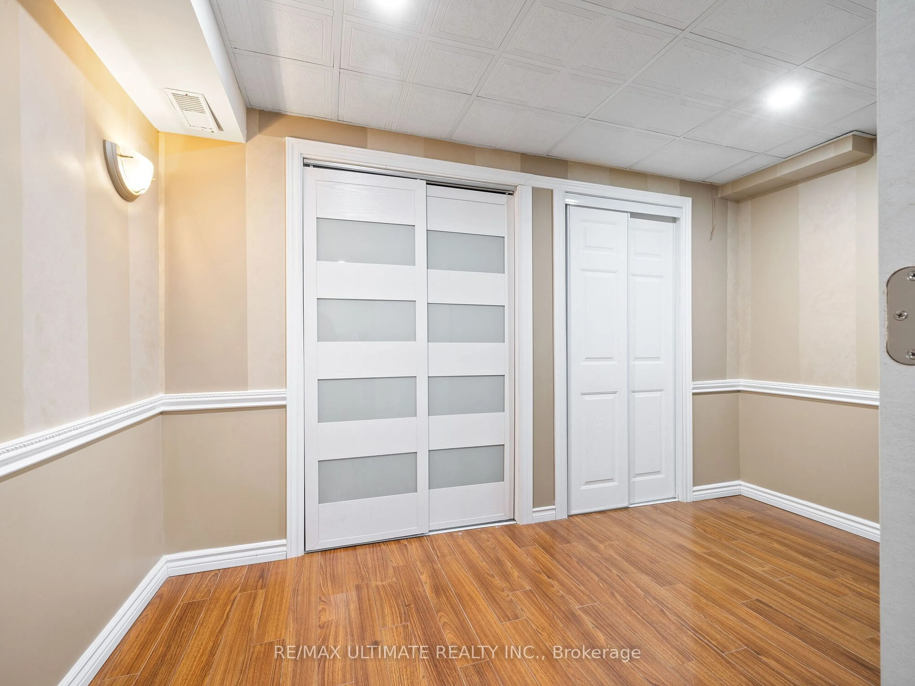 Storage room or clothes room or walk-in closet for 162 COLE Cres, Niagara-on-the-Lake Ontario L0S 1J0