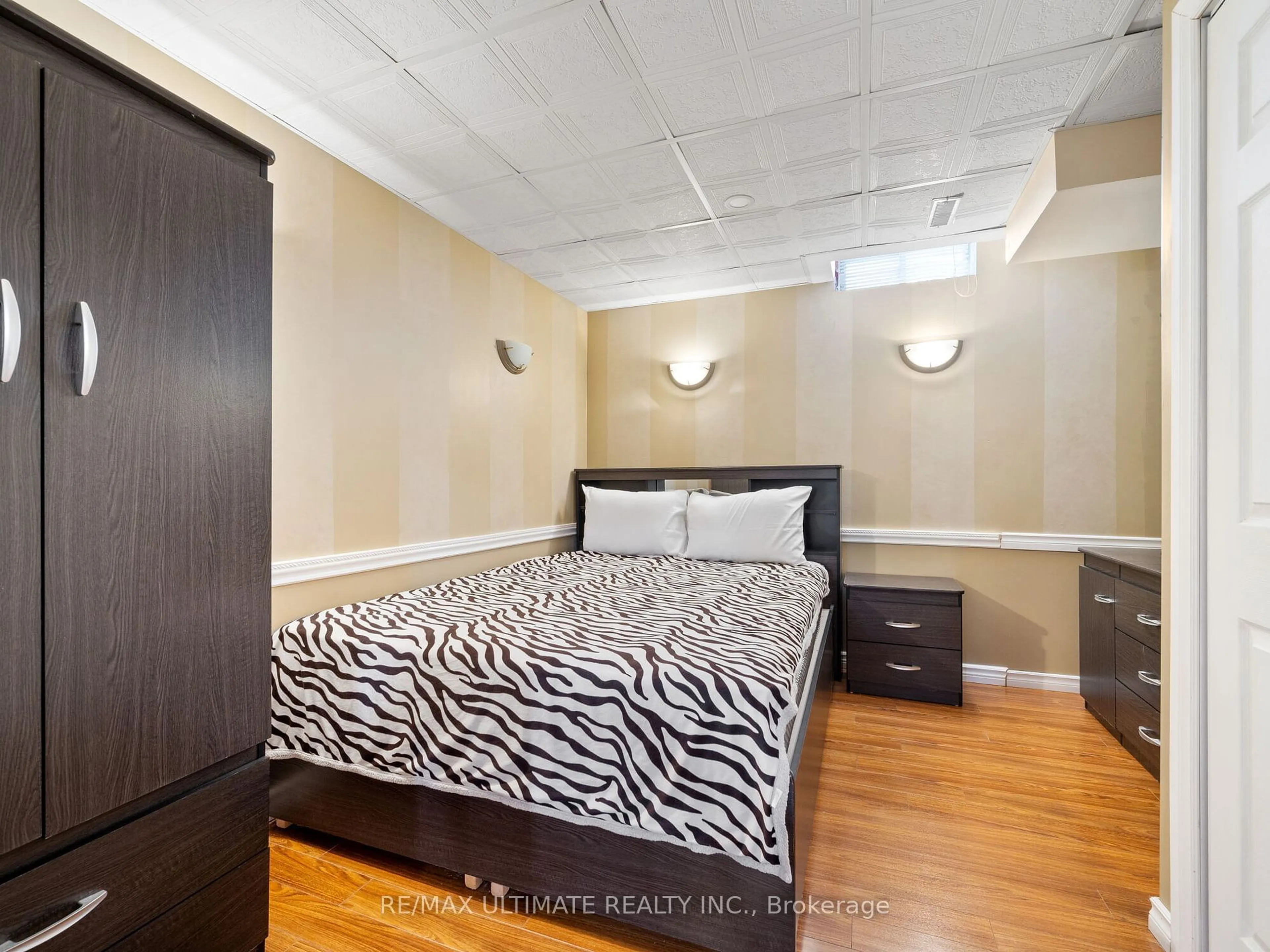 Bedroom with bed, unknown for 162 COLE Cres, Niagara-on-the-Lake Ontario L0S 1J0