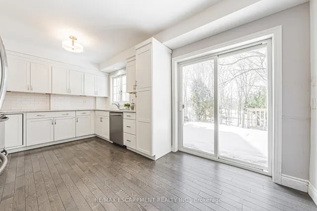 Additional property image - 34 Chedoke Ave