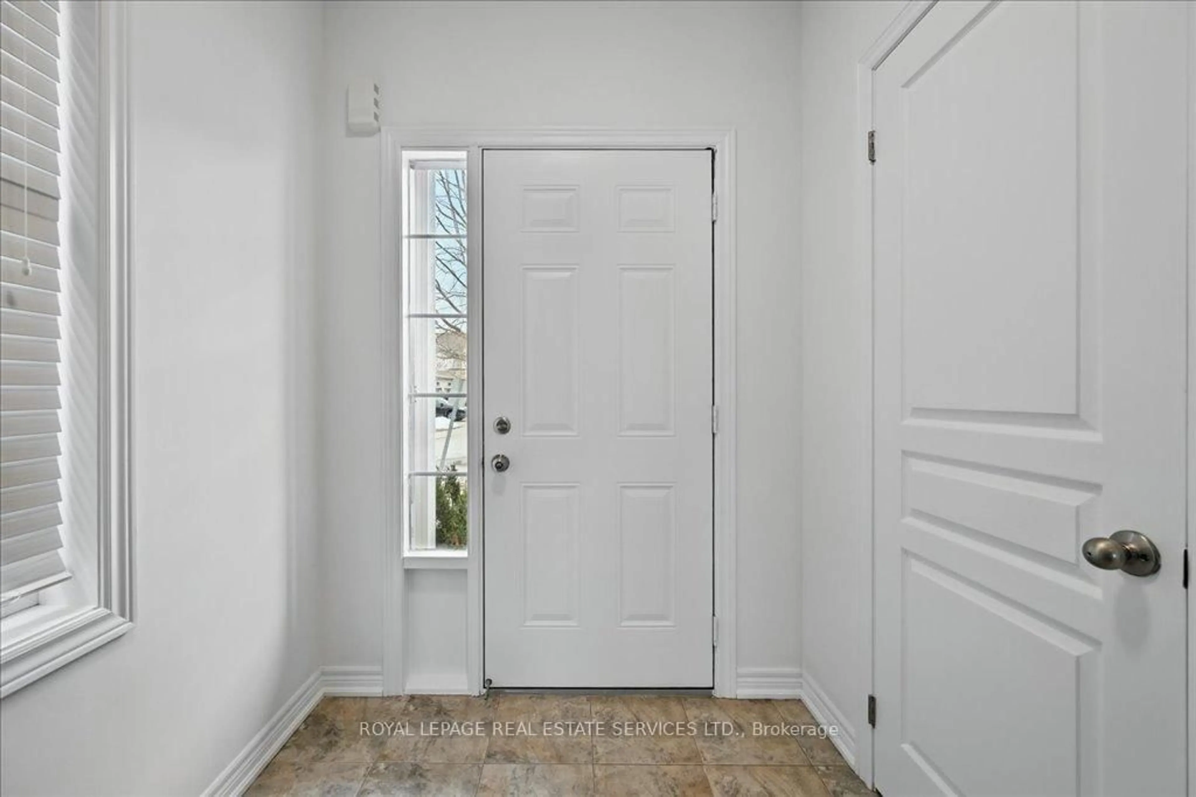 Indoor entryway for 5084 Alyssa Dr #12, Lincoln Ontario L0R 1B2