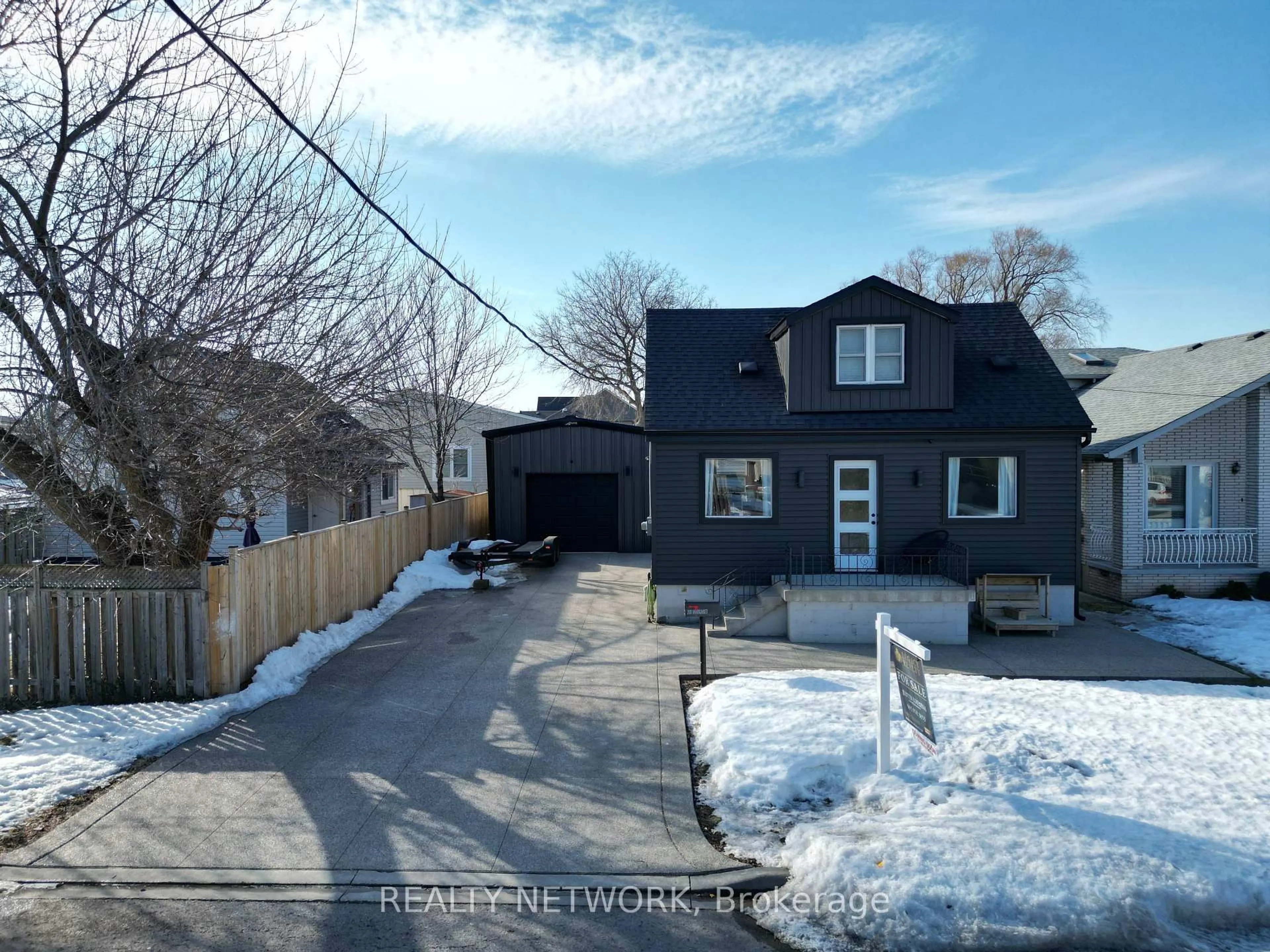 A pic from outside/outdoor area/front of a property/back of a property/a pic from drone, street for 201 Margaret Ave, Hamilton Ontario L8E 2H9