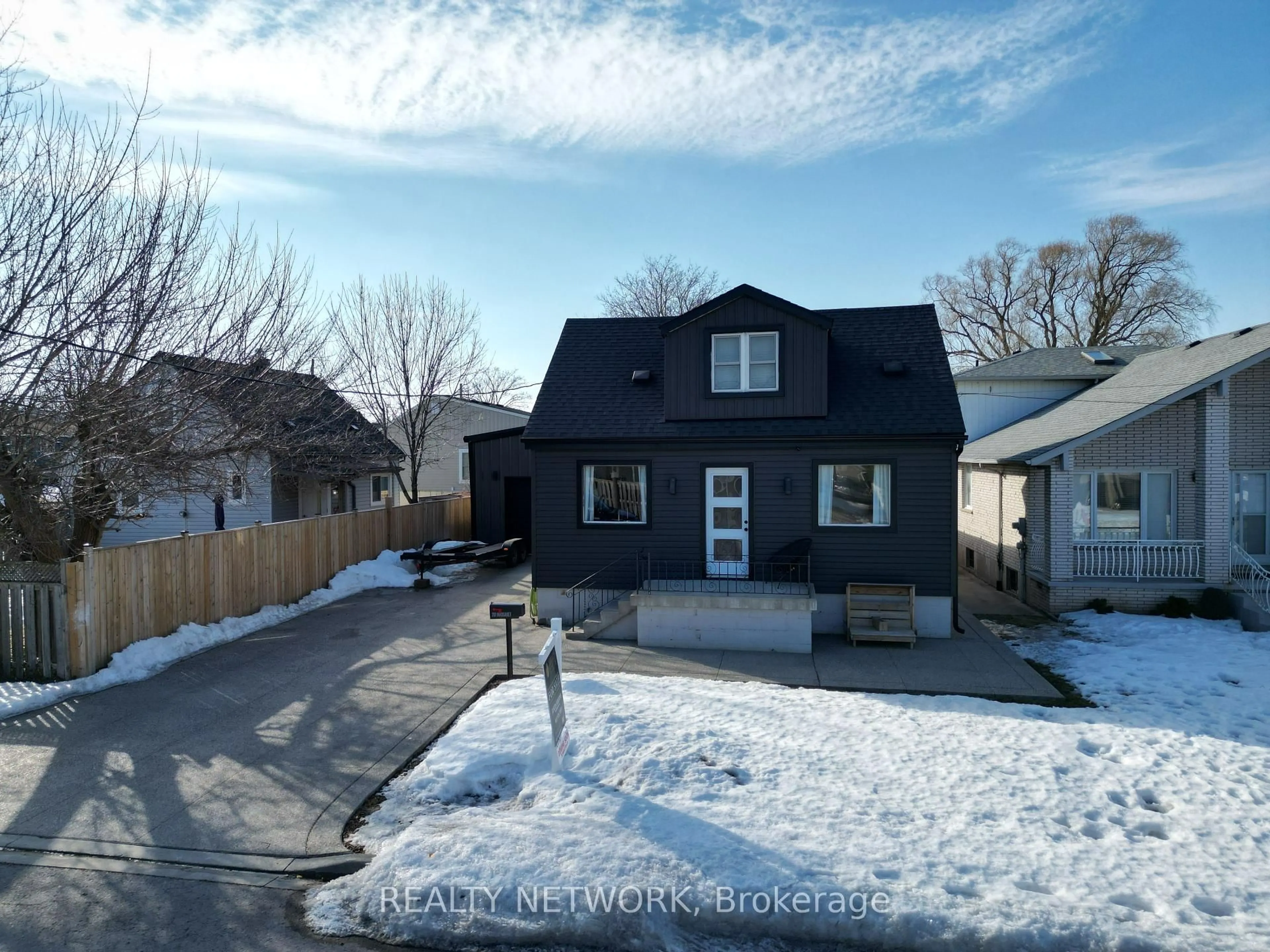 A pic from outside/outdoor area/front of a property/back of a property/a pic from drone, street for 201 Margaret Ave, Hamilton Ontario L8E 2H9