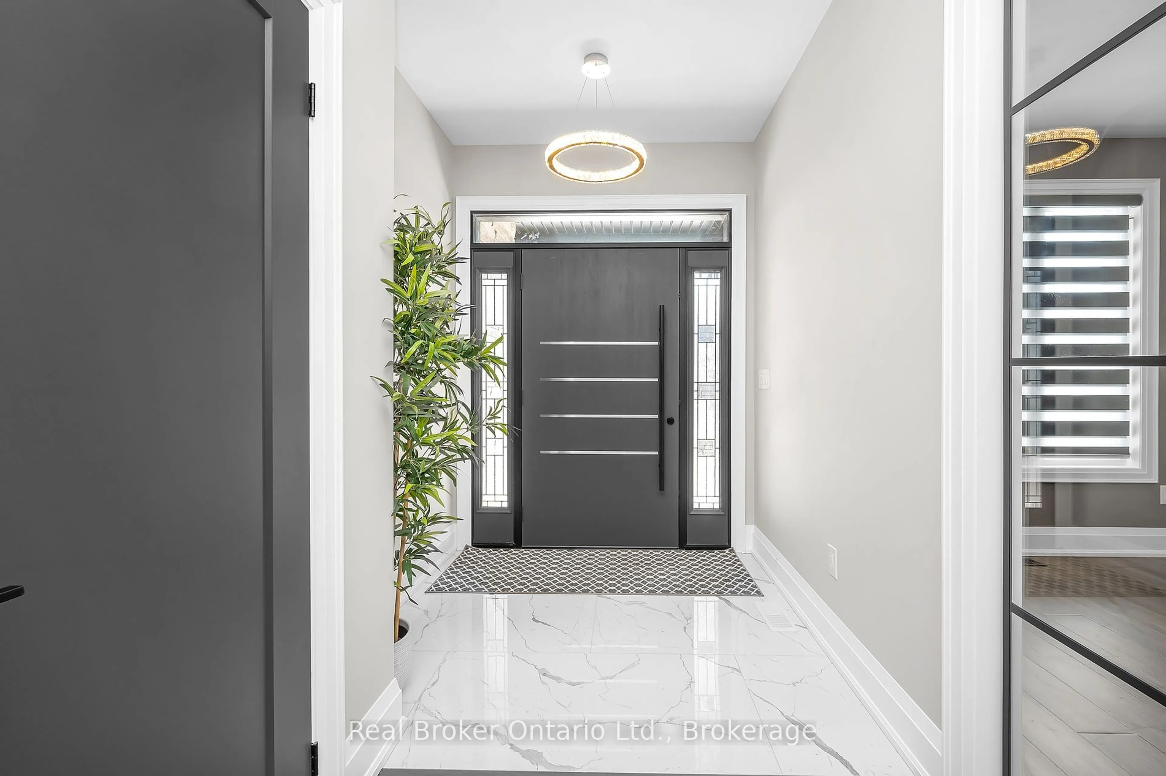 Indoor entryway for 148 Susan Dr, Pelham Ontario L0S 1E6