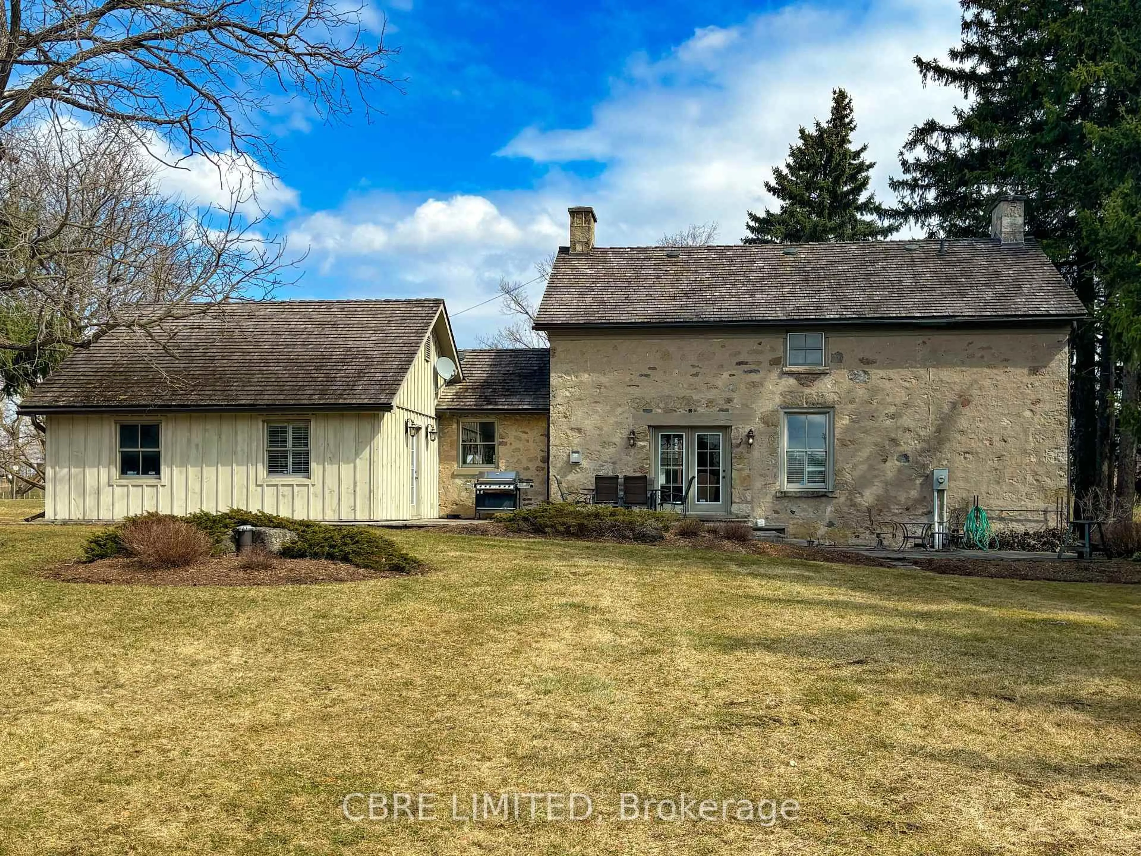 A pic from outside/outdoor area/front of a property/back of a property/a pic from drone, street for 85-95 Brock Rd, Puslinch Ontario N0B 2J0