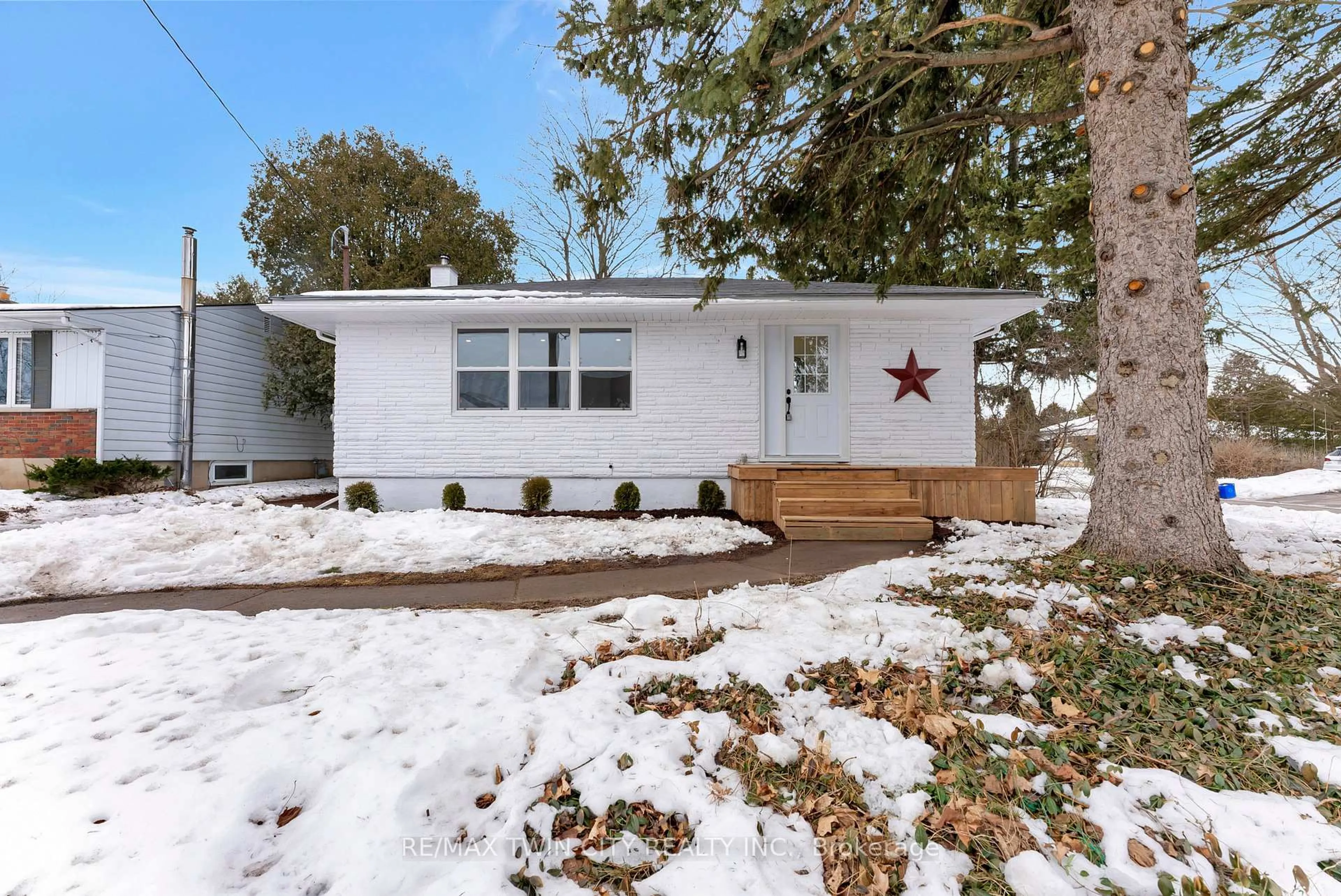Home with vinyl exterior material, street for 24 Rowanwood Ave, Brantford Ontario N3S 7B6