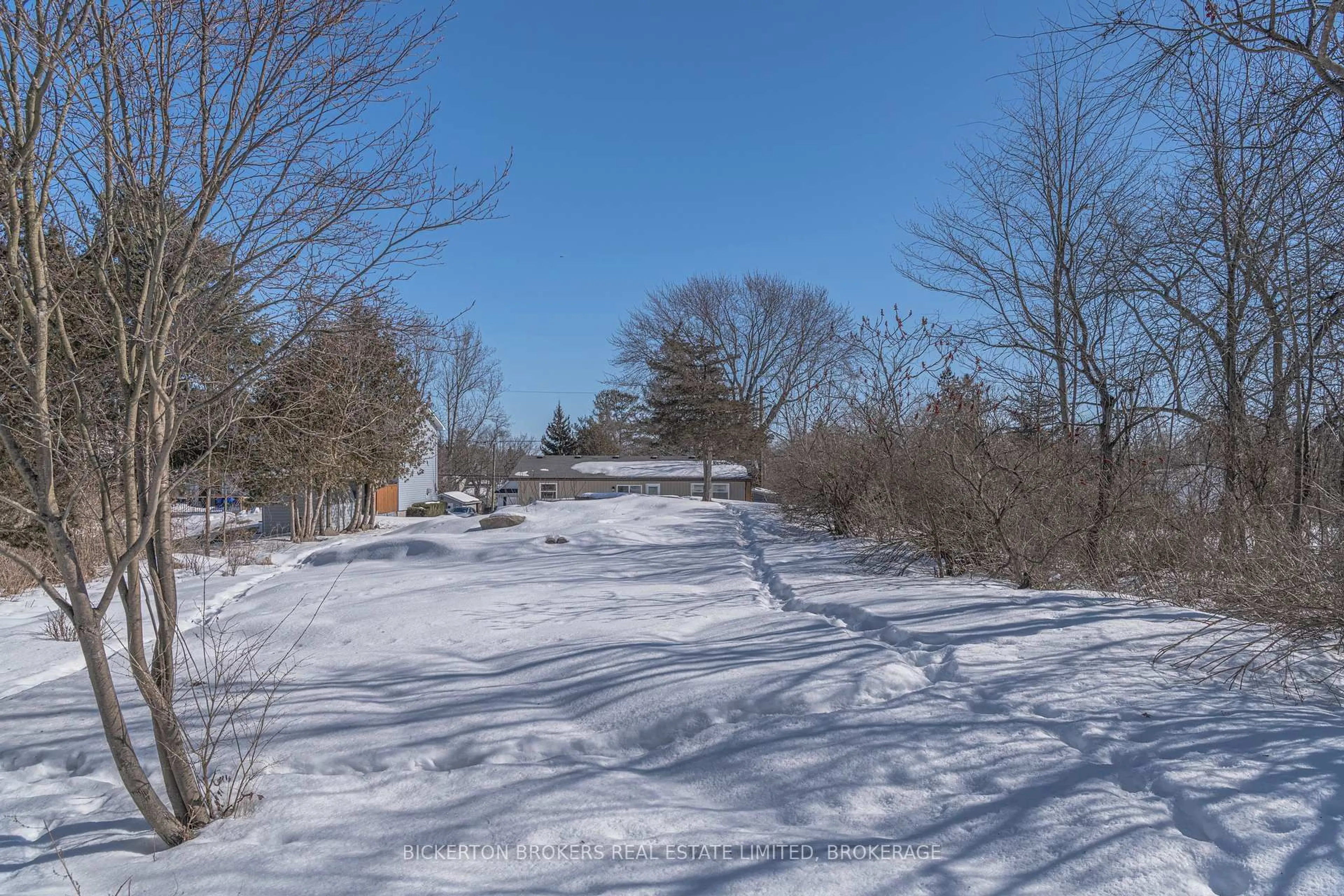 A pic from outside/outdoor area/front of a property/back of a property/a pic from drone, street for 110 Birch St, Gananoque Ontario K7G 2T4