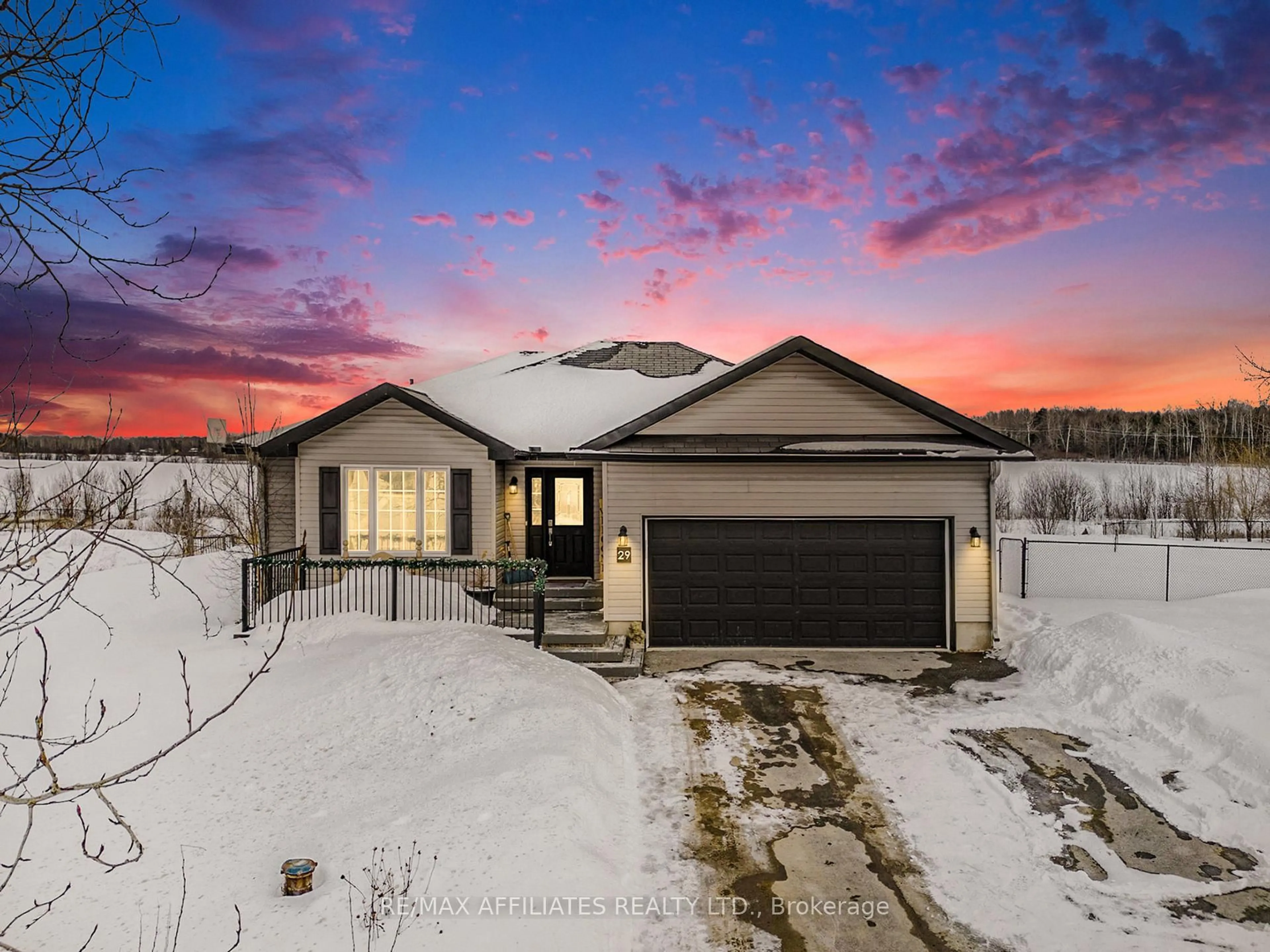 A pic from outside/outdoor area/front of a property/back of a property/a pic from drone, street for 29 Tamarack Circ, North Grenville Ontario K0G 1J0